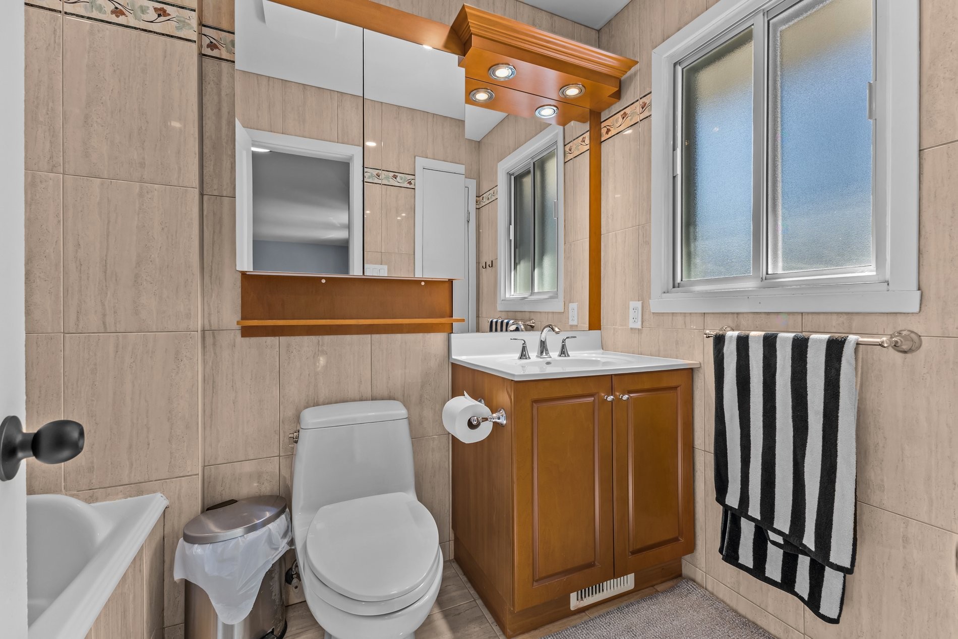 









160


Hampshire Road

,
Beaconsfield,




QC
H9W3N3

