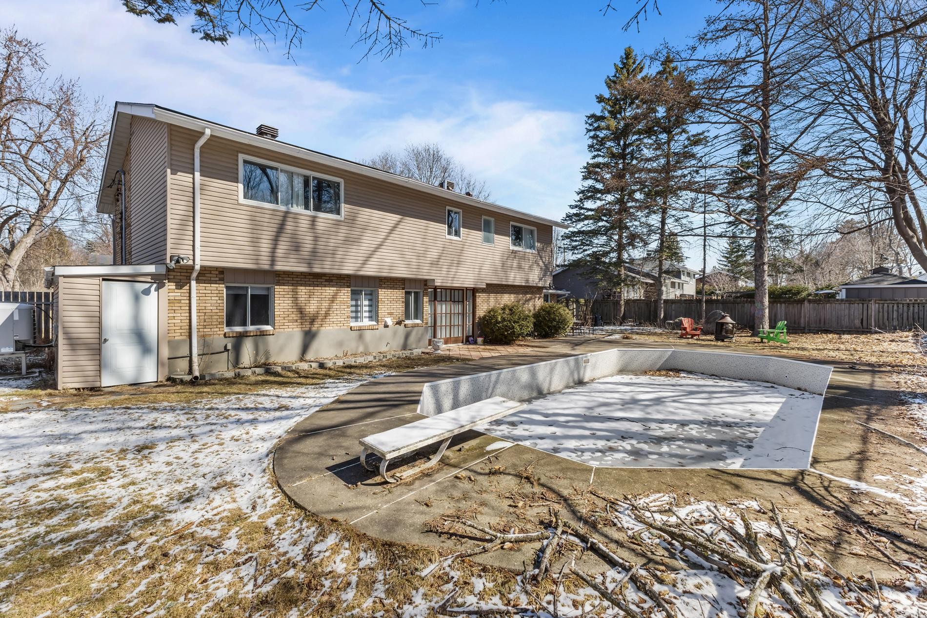 









160


Hampshire Road

,
Beaconsfield,




QC
H9W3N3

