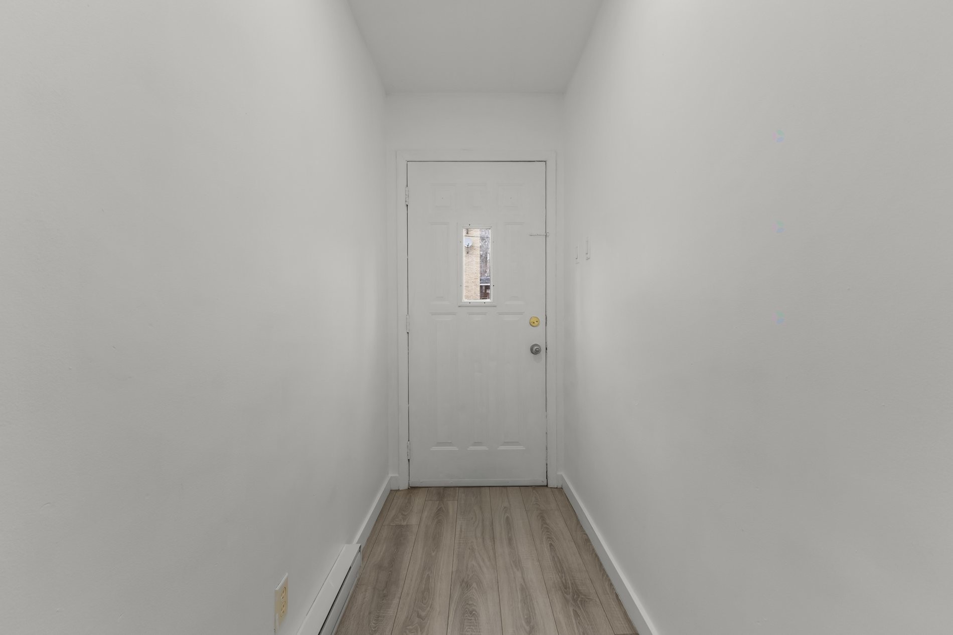 









1956


Rue De Villiers

,
Montréal (Le Sud-Ouest),




QC
H4E1L3

