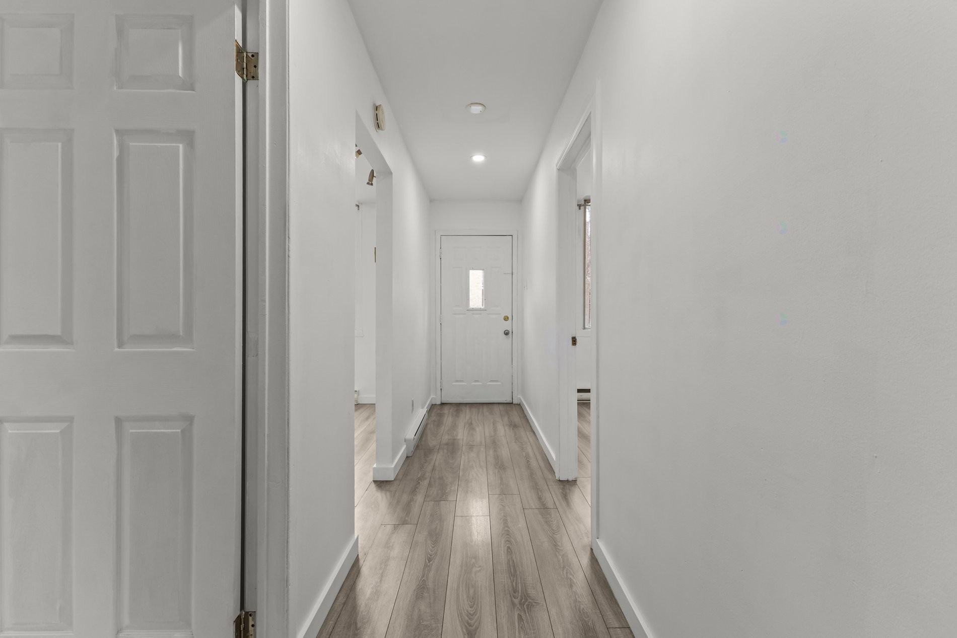 









1956


Rue De Villiers

,
Montréal (Le Sud-Ouest),




QC
H4E1L3

