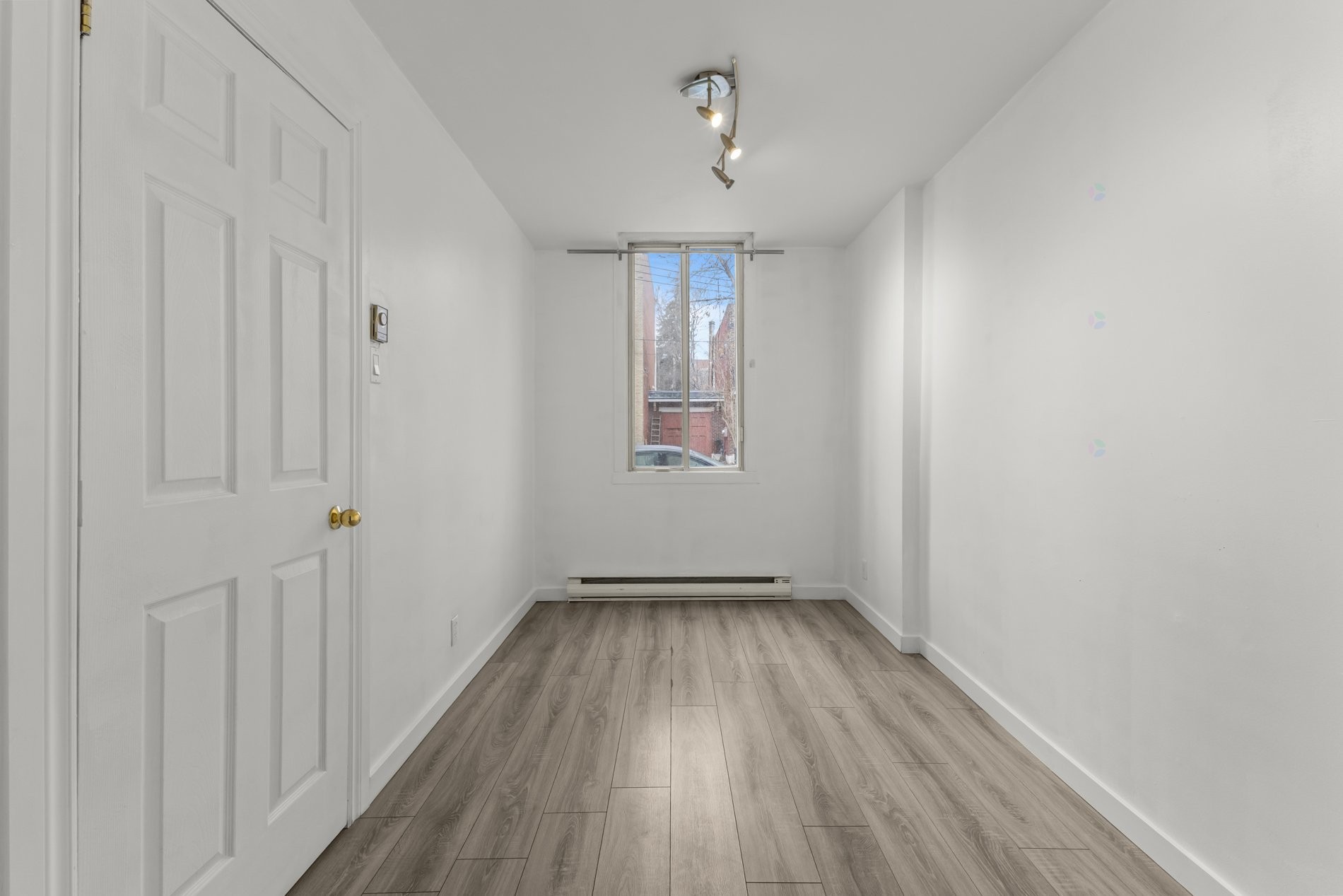 









1956


Rue De Villiers

,
Montréal (Le Sud-Ouest),




QC
H4E1L3

