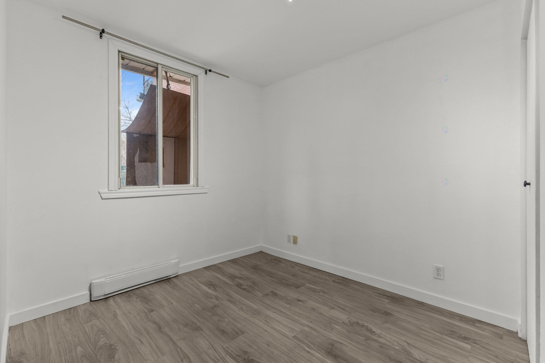 









1956


Rue De Villiers

,
Montréal (Le Sud-Ouest),




QC
H4E1L3

