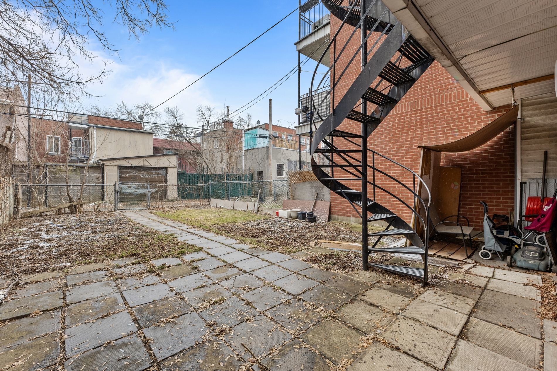 









1956


Rue De Villiers

,
Montréal (Le Sud-Ouest),




QC
H4E1L3

