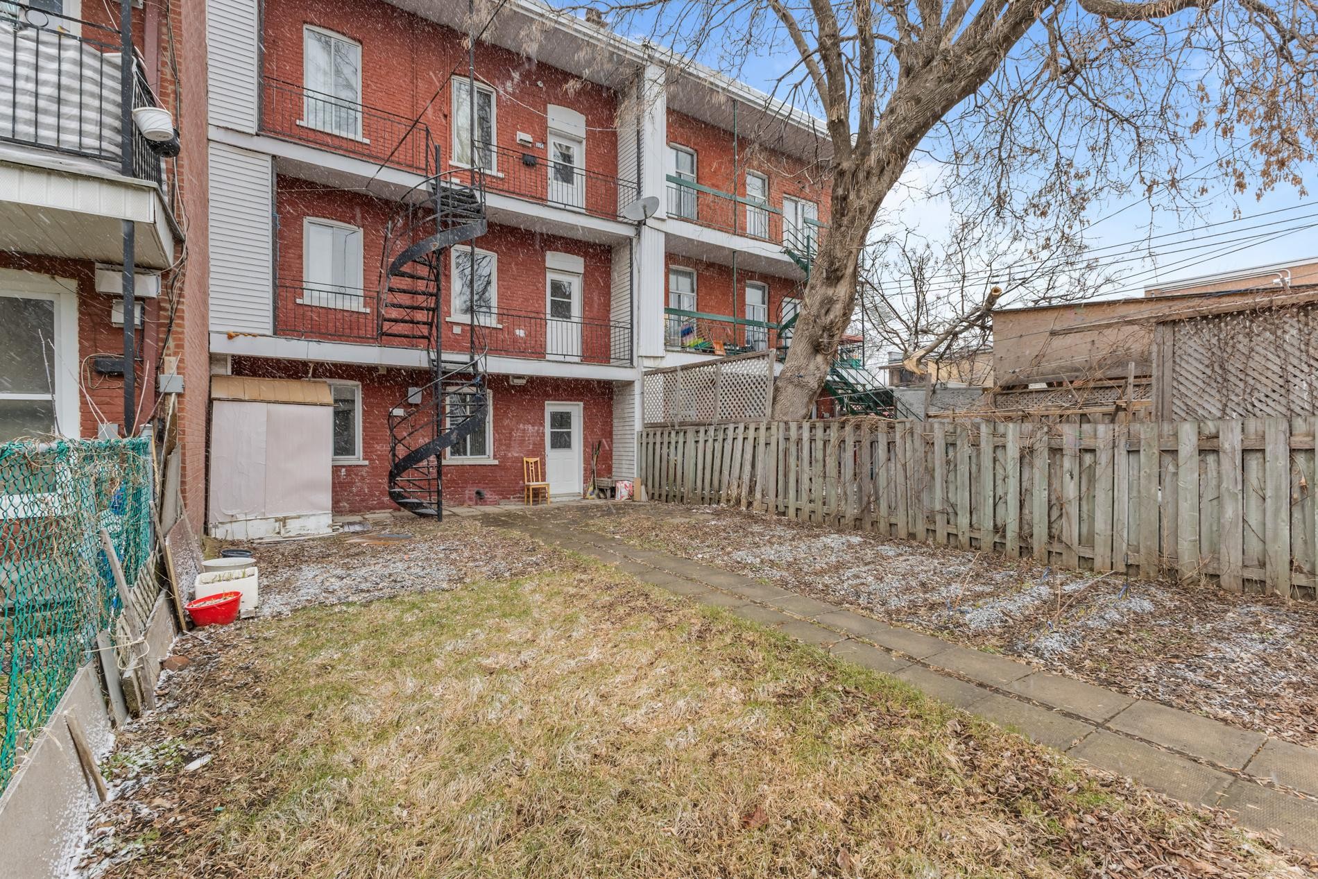 









1956


Rue De Villiers

,
Montréal (Le Sud-Ouest),




QC
H4E1L3

