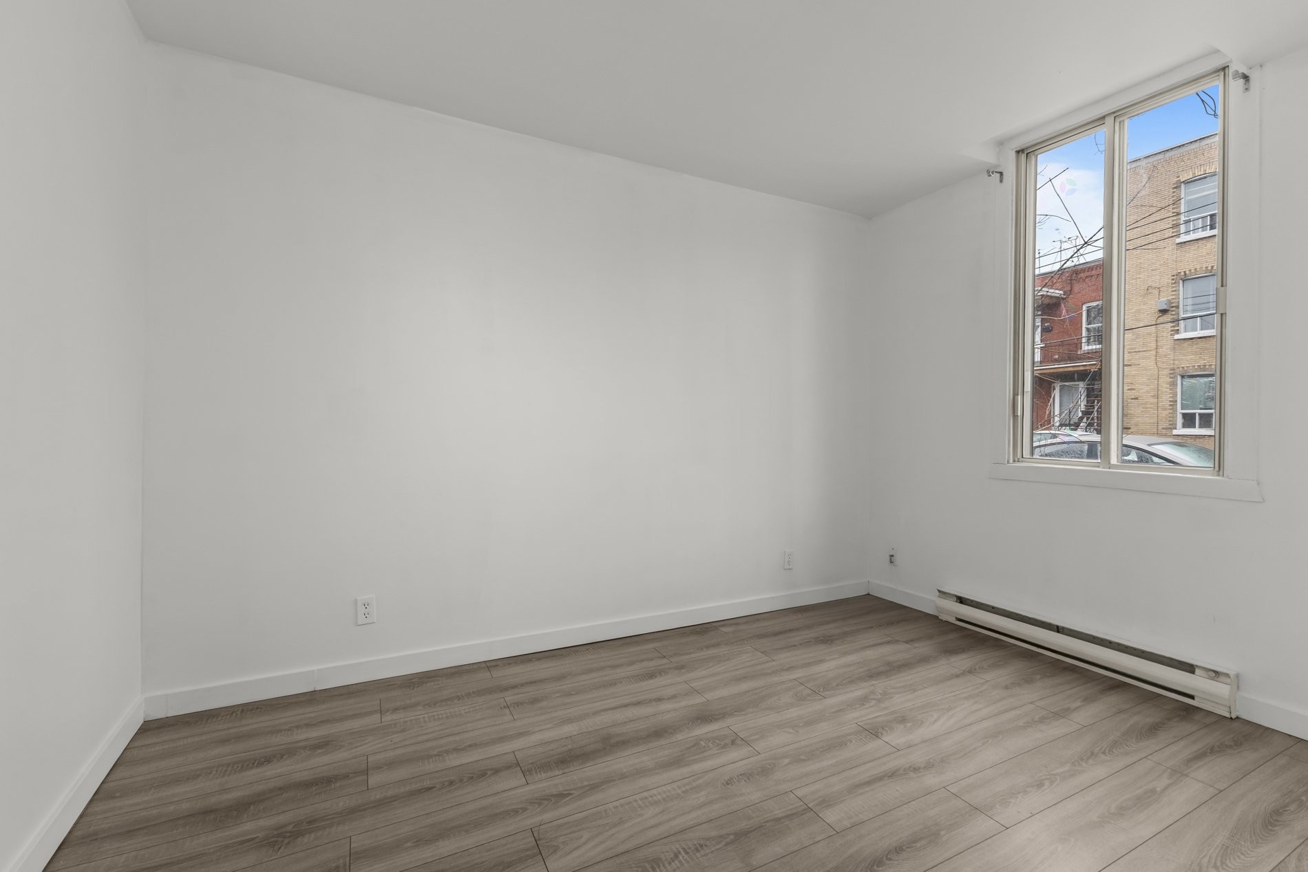 









1956


Rue De Villiers

,
Montréal (Le Sud-Ouest),




QC
H4E1L3

