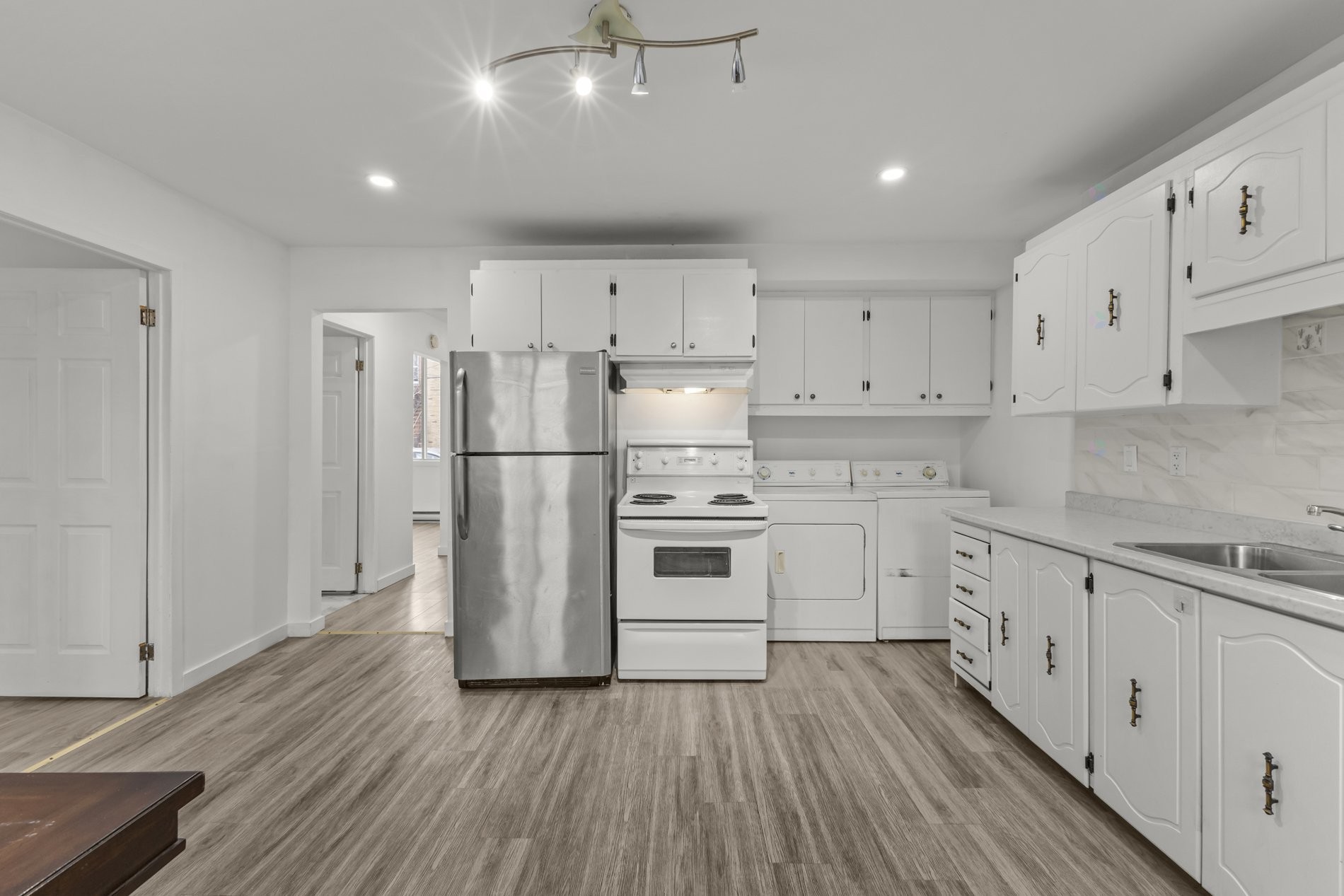 









1956


Rue De Villiers

,
Montréal (Le Sud-Ouest),




QC
H4E1L3

