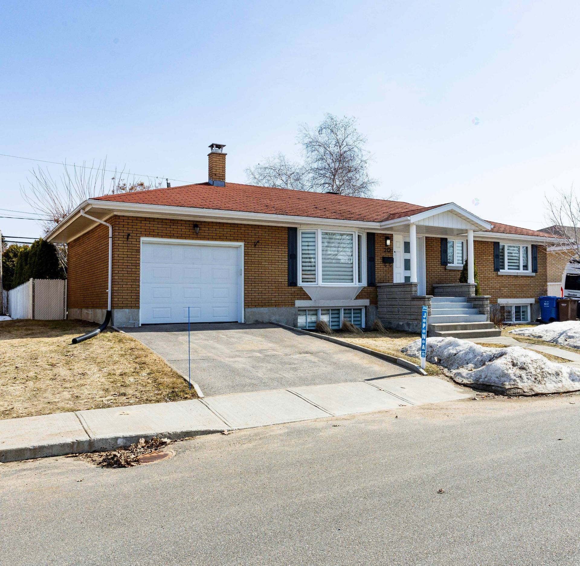 









212


Rue Tétreault

,
Trois-Rivières,




QC
G8T4V2

