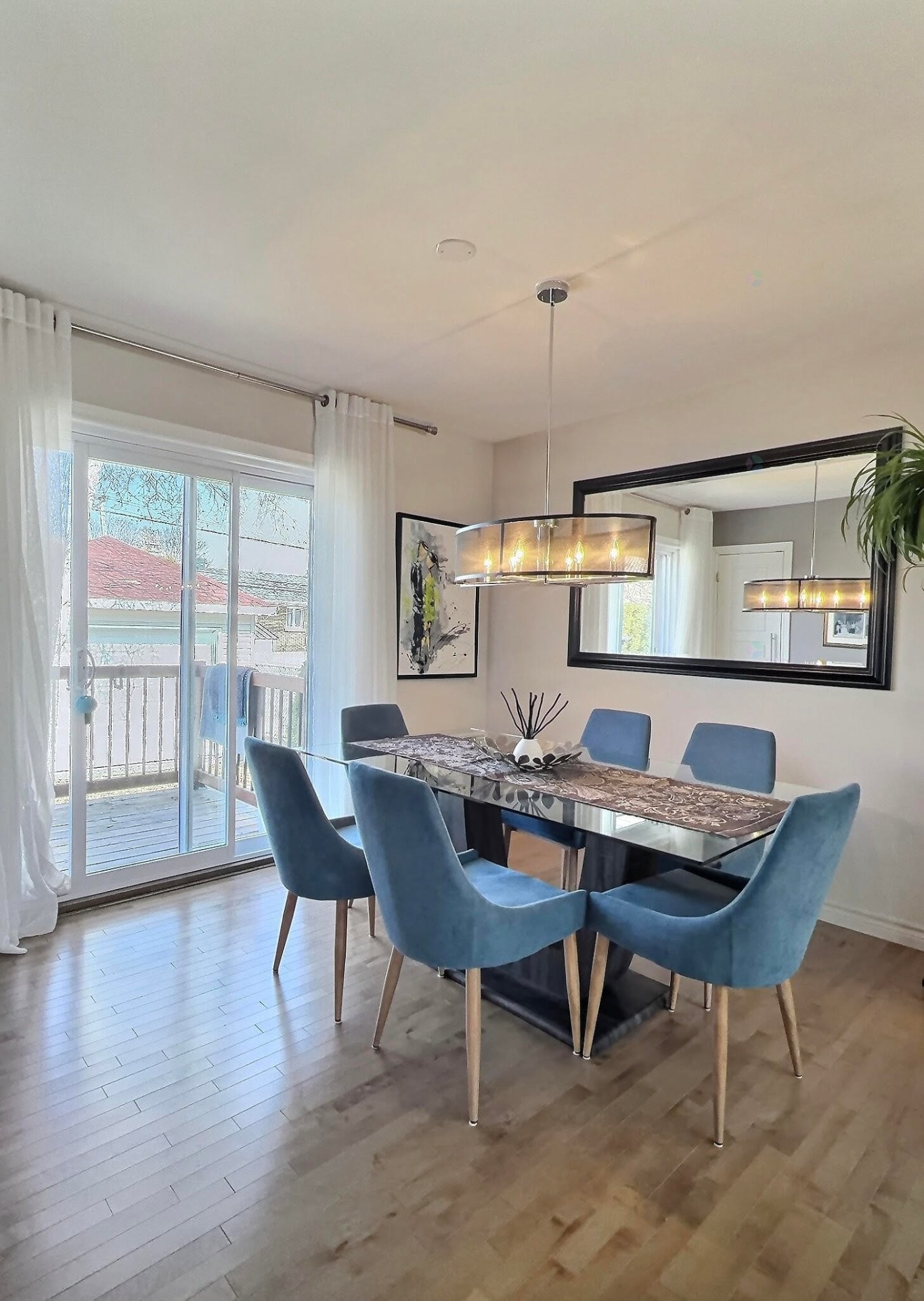 









212


Rue Tétreault

,
Trois-Rivières,




QC
G8T4V2

