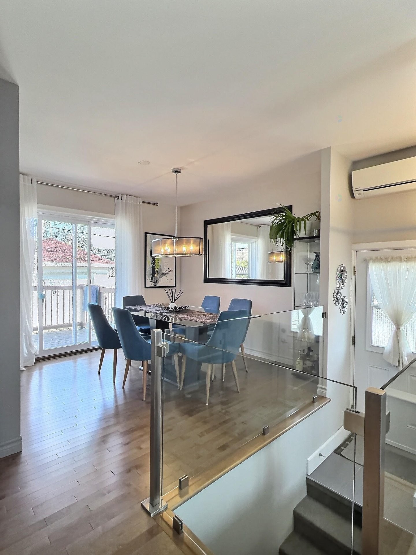 









212


Rue Tétreault

,
Trois-Rivières,




QC
G8T4V2

