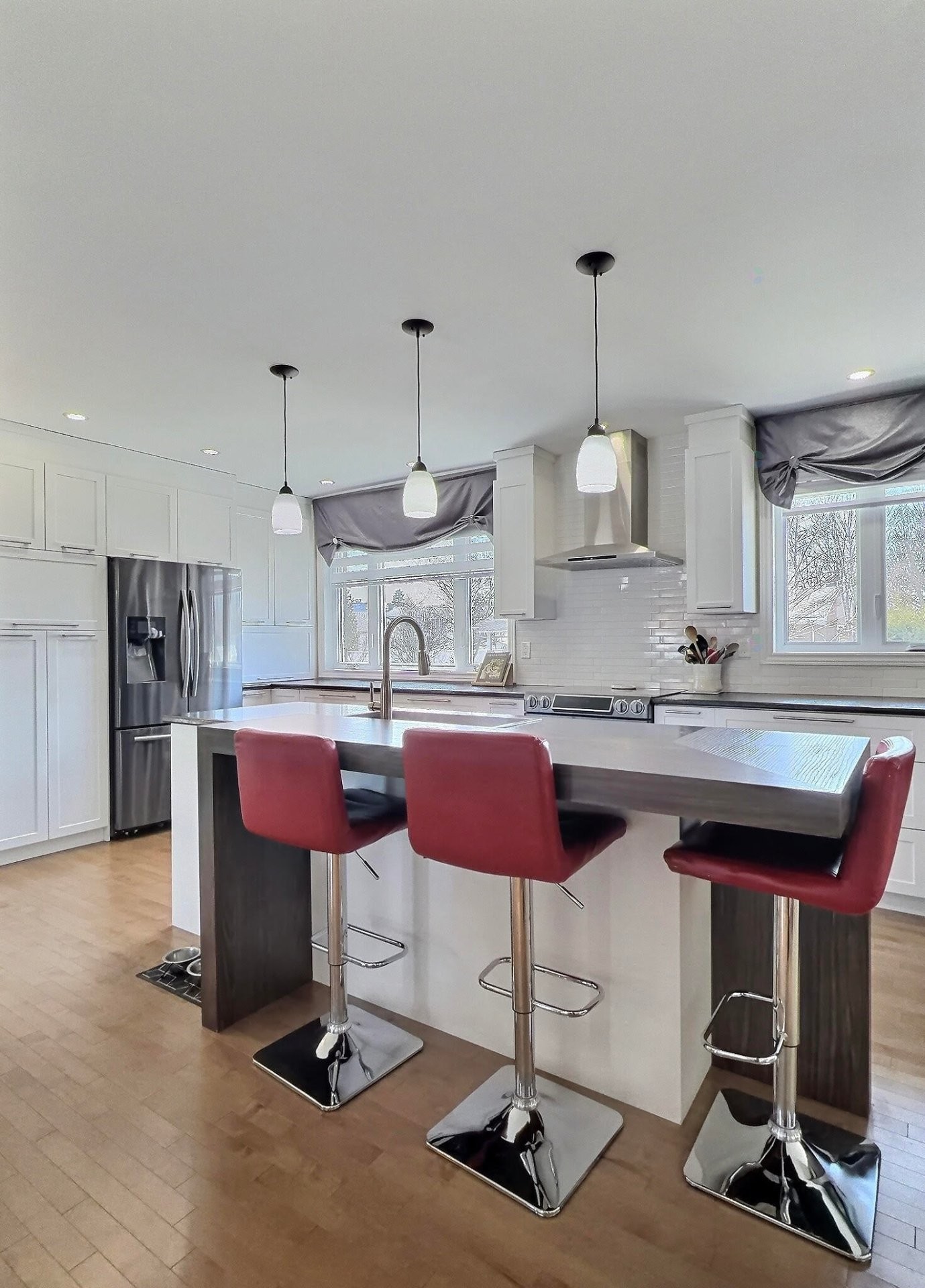 









212


Rue Tétreault

,
Trois-Rivières,




QC
G8T4V2

