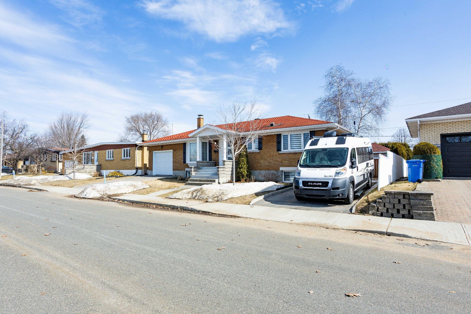 









212


Rue Tétreault

,
Trois-Rivières,




QC
G8T4V2

