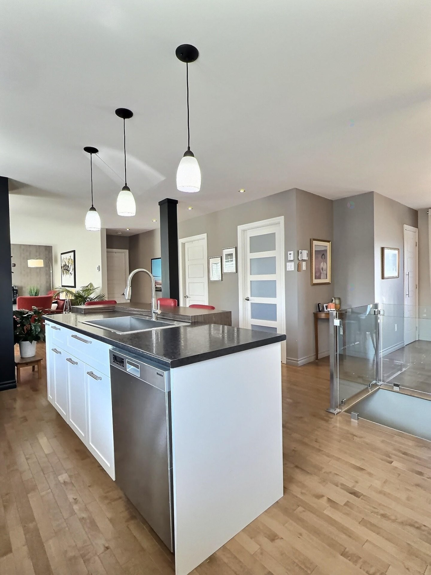 









212


Rue Tétreault

,
Trois-Rivières,




QC
G8T4V2

