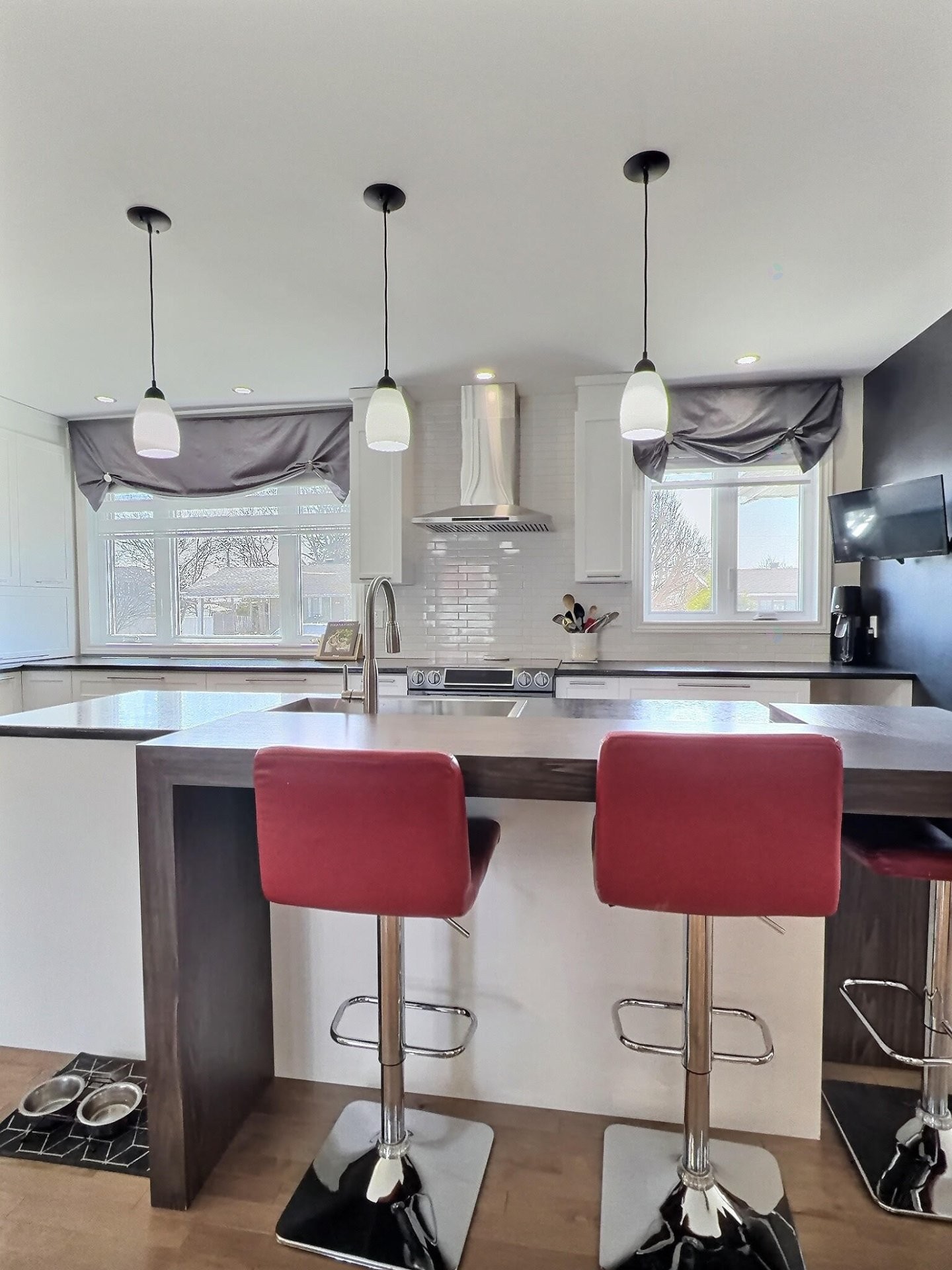 









212


Rue Tétreault

,
Trois-Rivières,




QC
G8T4V2

