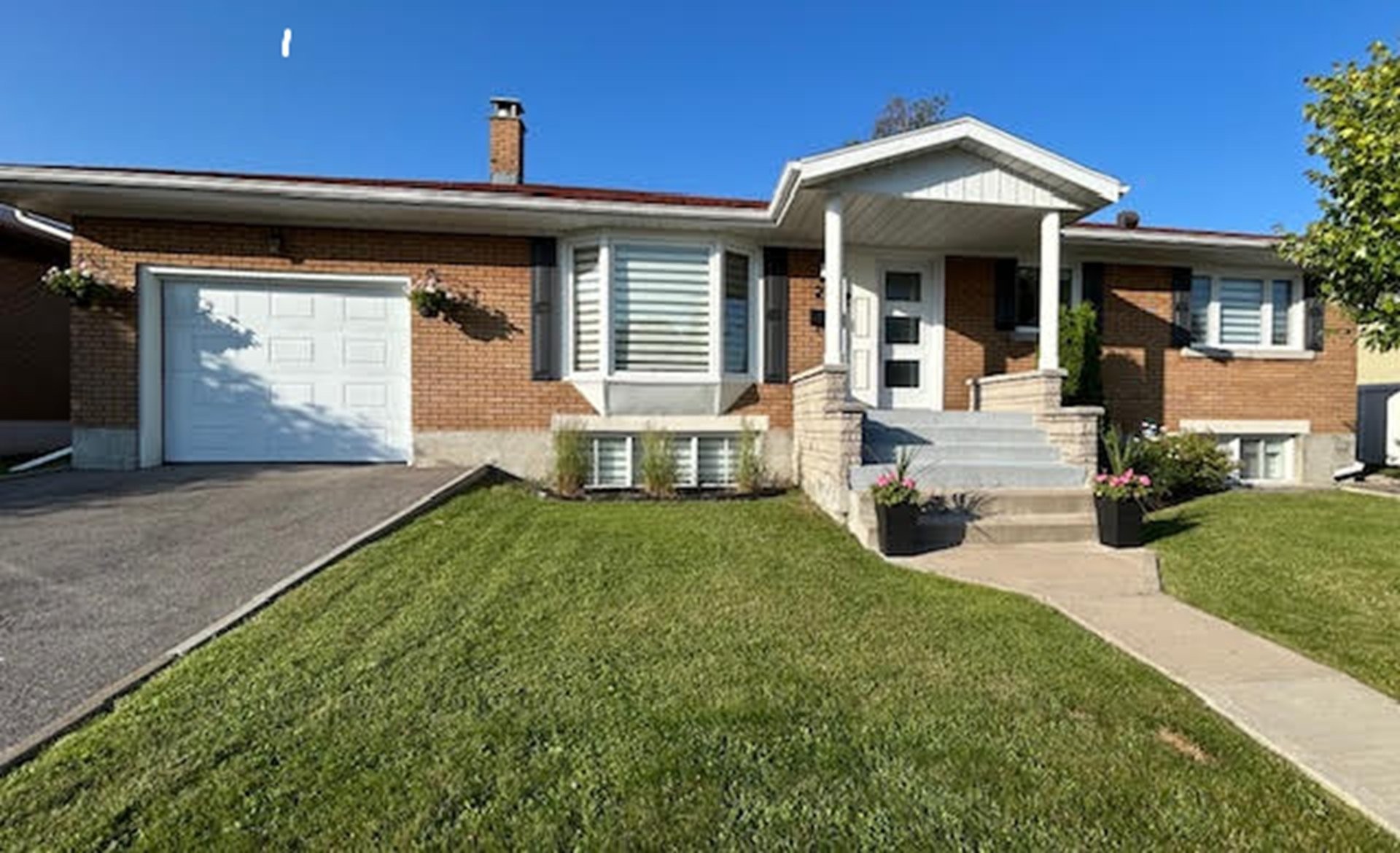 









212


Rue Tétreault

,
Trois-Rivières,




QC
G8T4V2

