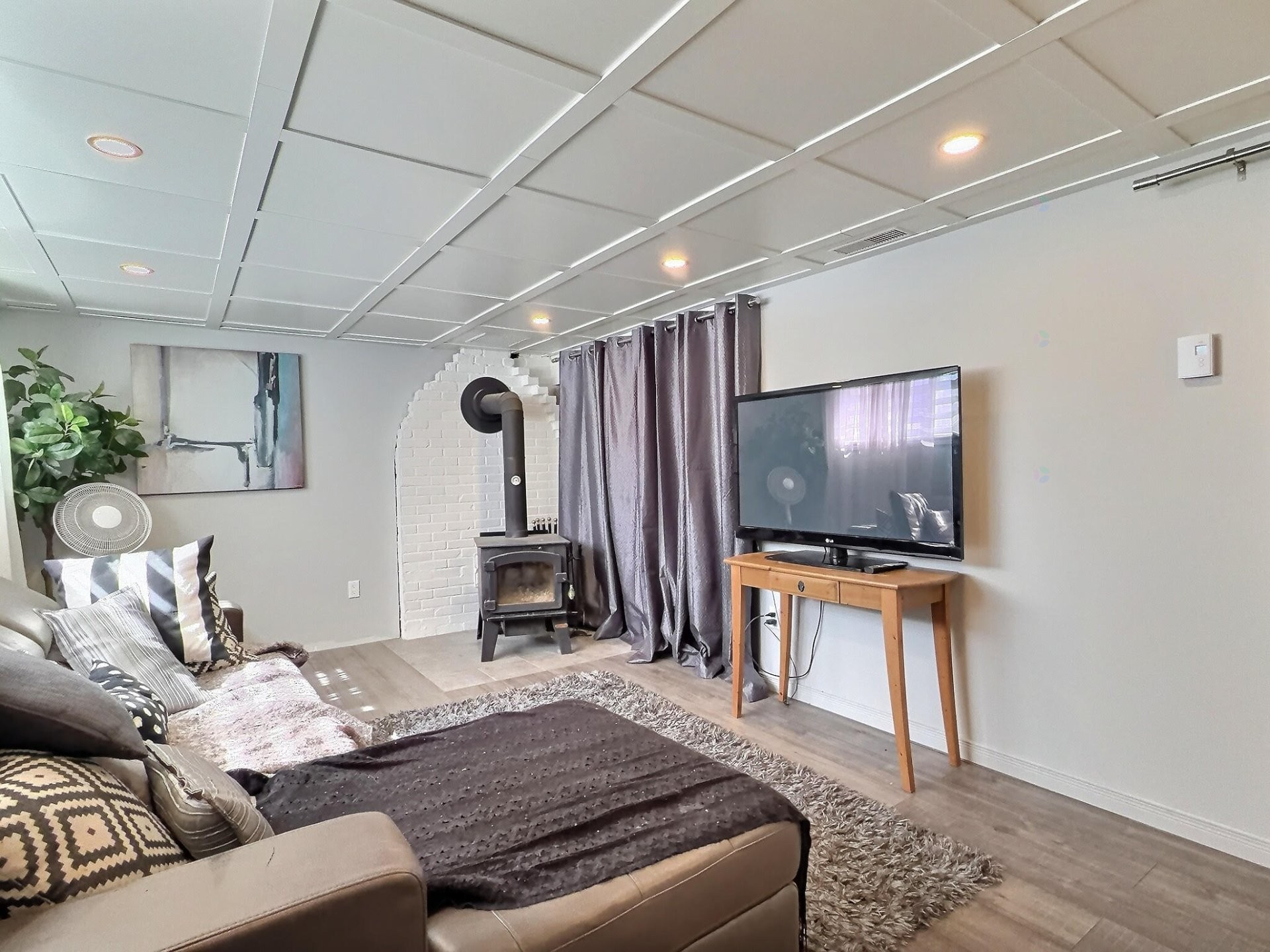 









212


Rue Tétreault

,
Trois-Rivières,




QC
G8T4V2

