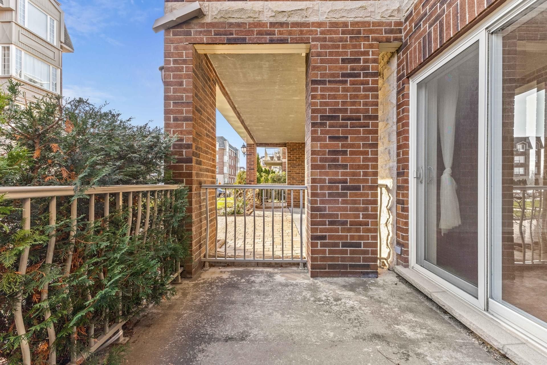 









3075


Av. Ernest-Hemingway

, 101,
Montréal (Saint-Laurent),




QC
H4R0A7

