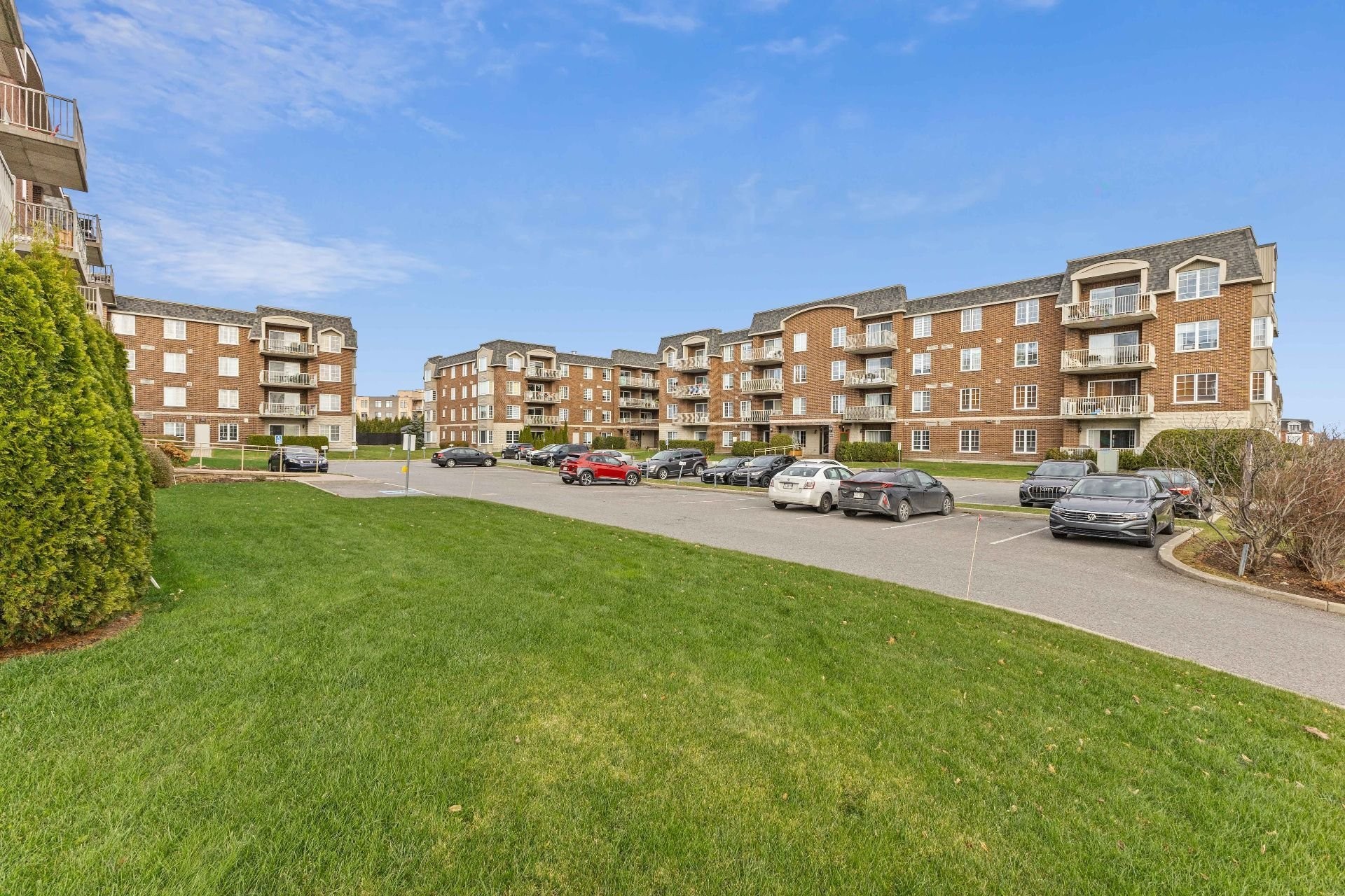 









3075


Av. Ernest-Hemingway

, 101,
Montréal (Saint-Laurent),




QC
H4R0A7

