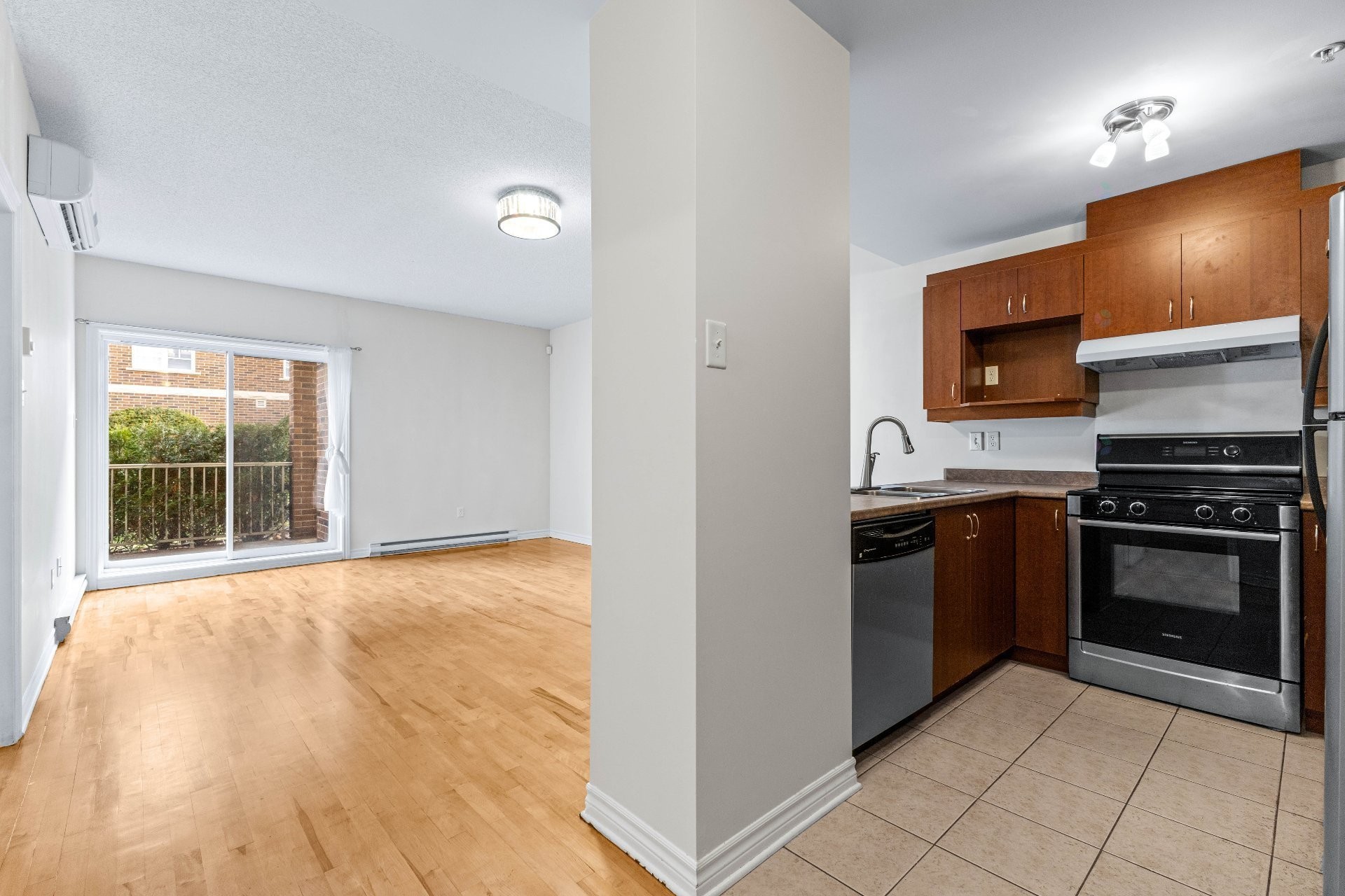 









3075


Av. Ernest-Hemingway

, 101,
Montréal (Saint-Laurent),




QC
H4R0A7

