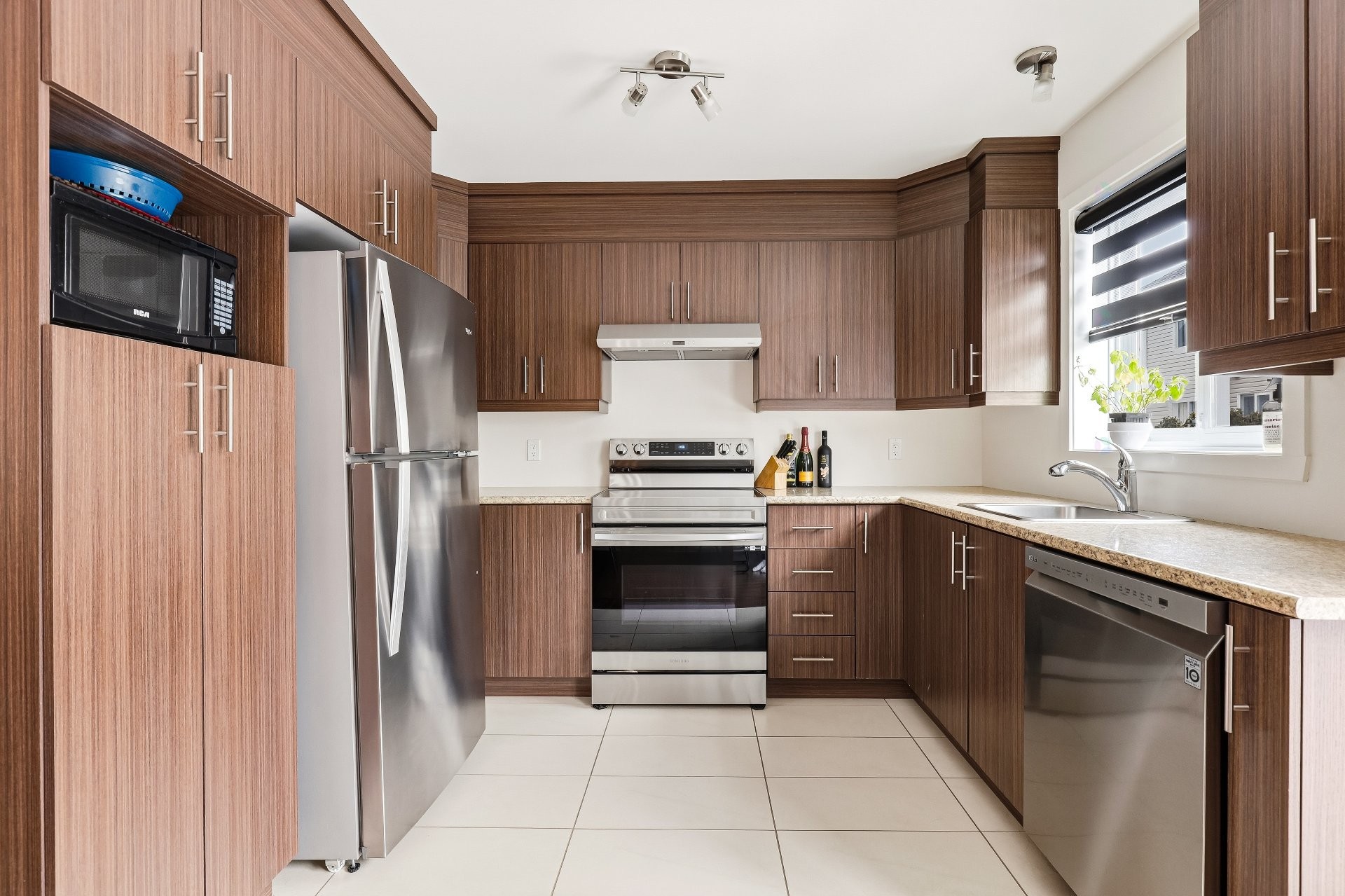 









1117


Rue St-Viateur

,
Joliette,




QC
J6E0K4

