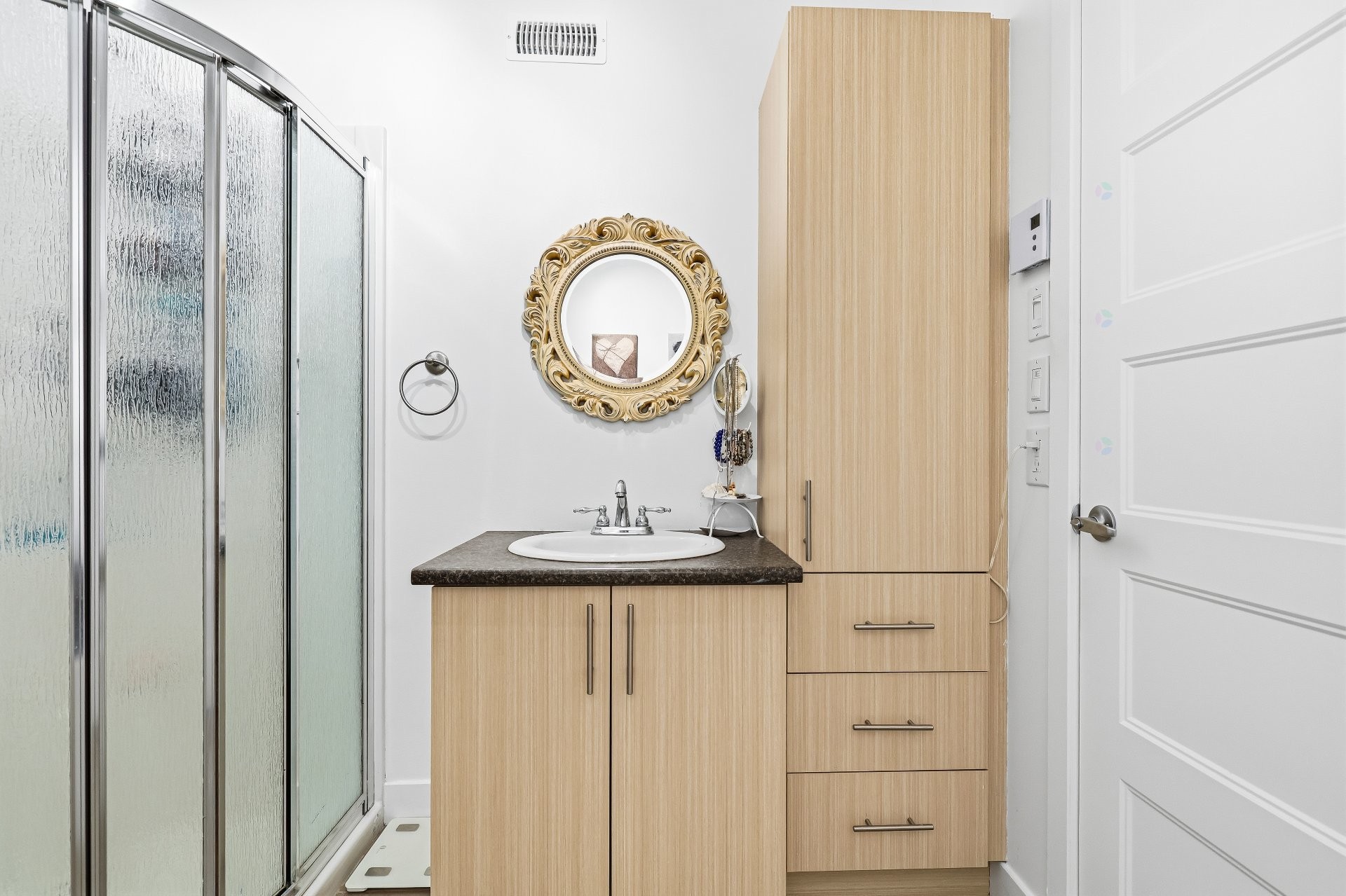 









1117


Rue St-Viateur

,
Joliette,




QC
J6E0K4

