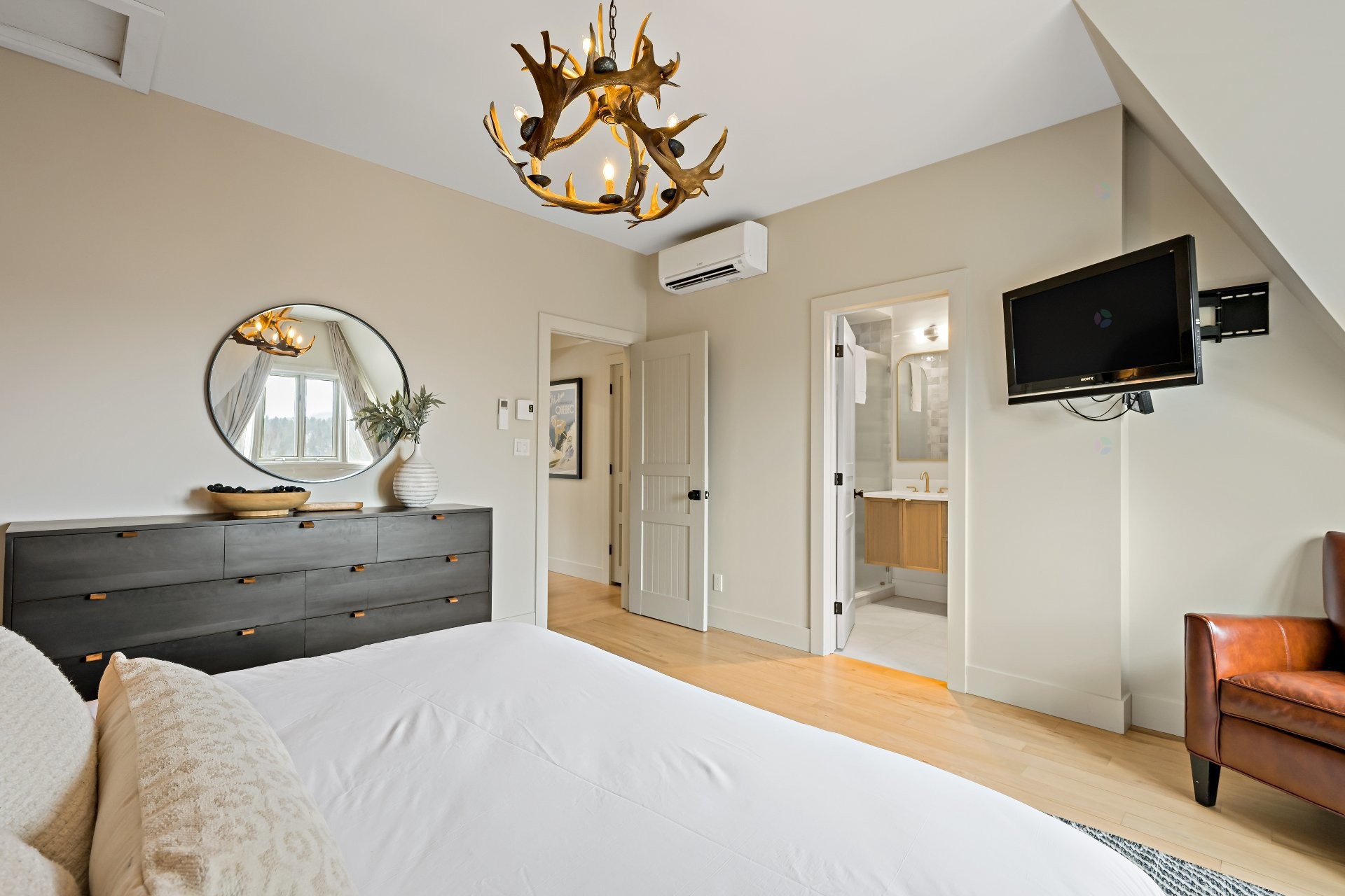 









218


Ch. de la Forêt

, 4,
Mont-Tremblant,




QC
J8E3K8

