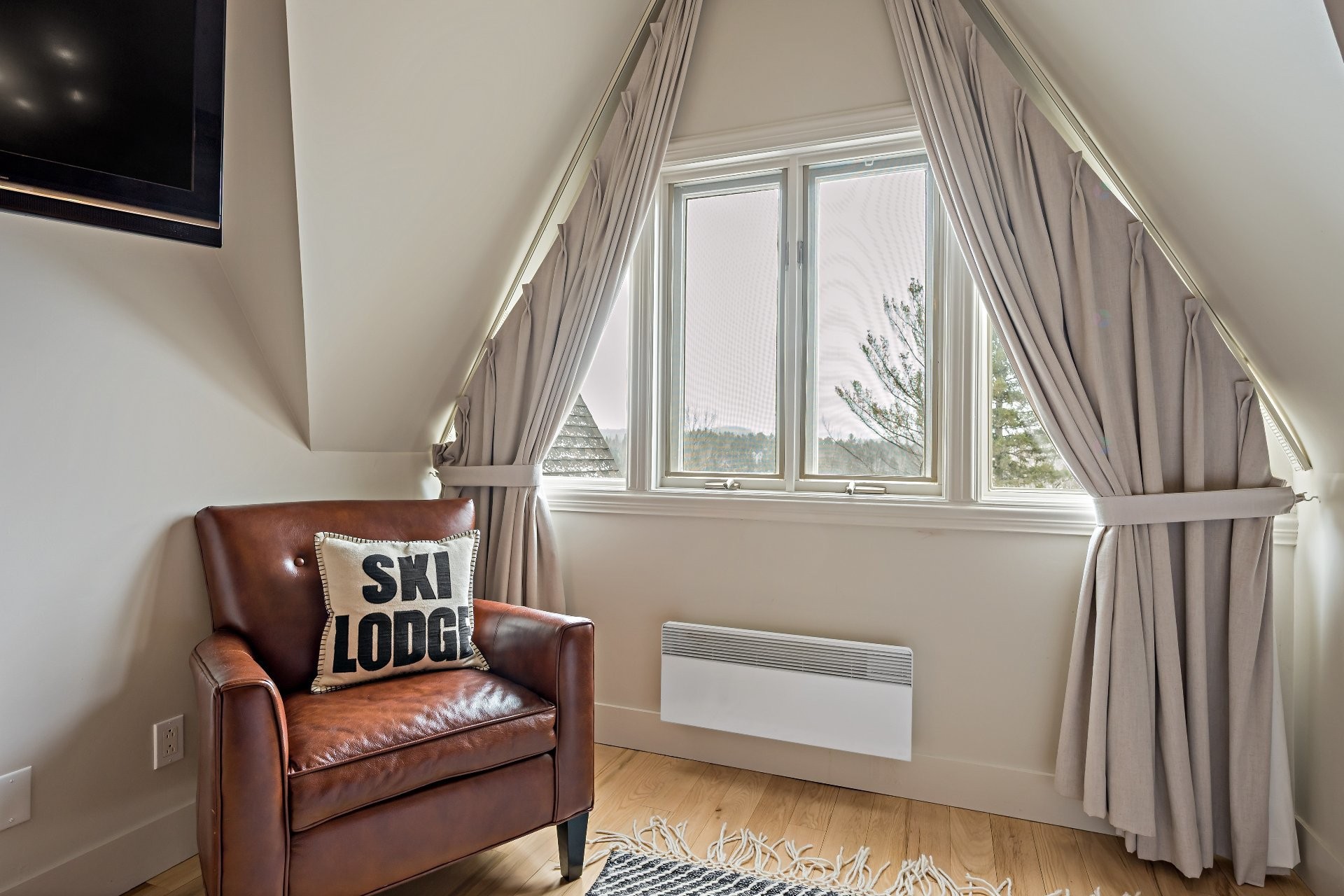 









218


Ch. de la Forêt

, 4,
Mont-Tremblant,




QC
J8E3K8

