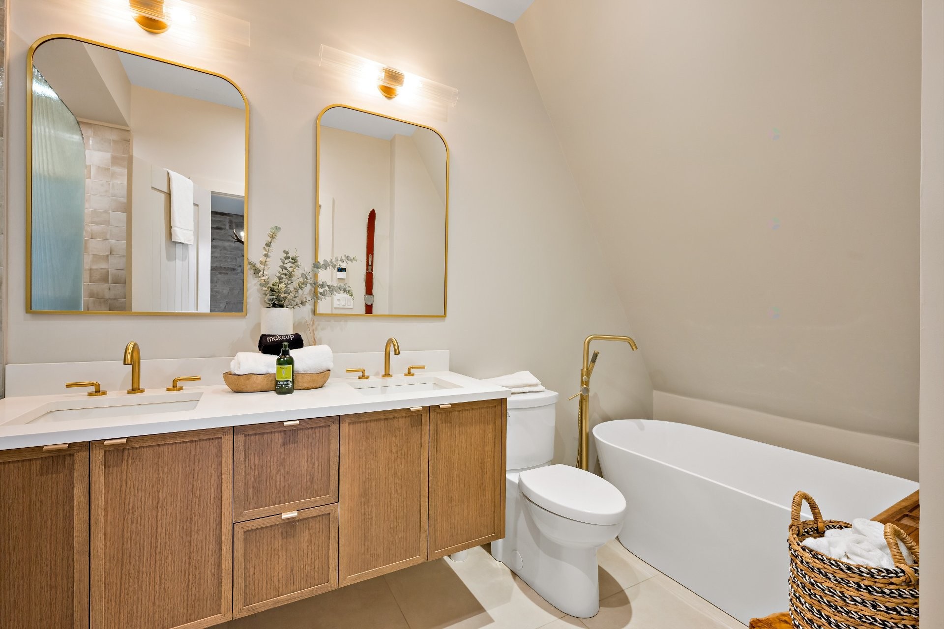 









218


Ch. de la Forêt

, 4,
Mont-Tremblant,




QC
J8E3K8

