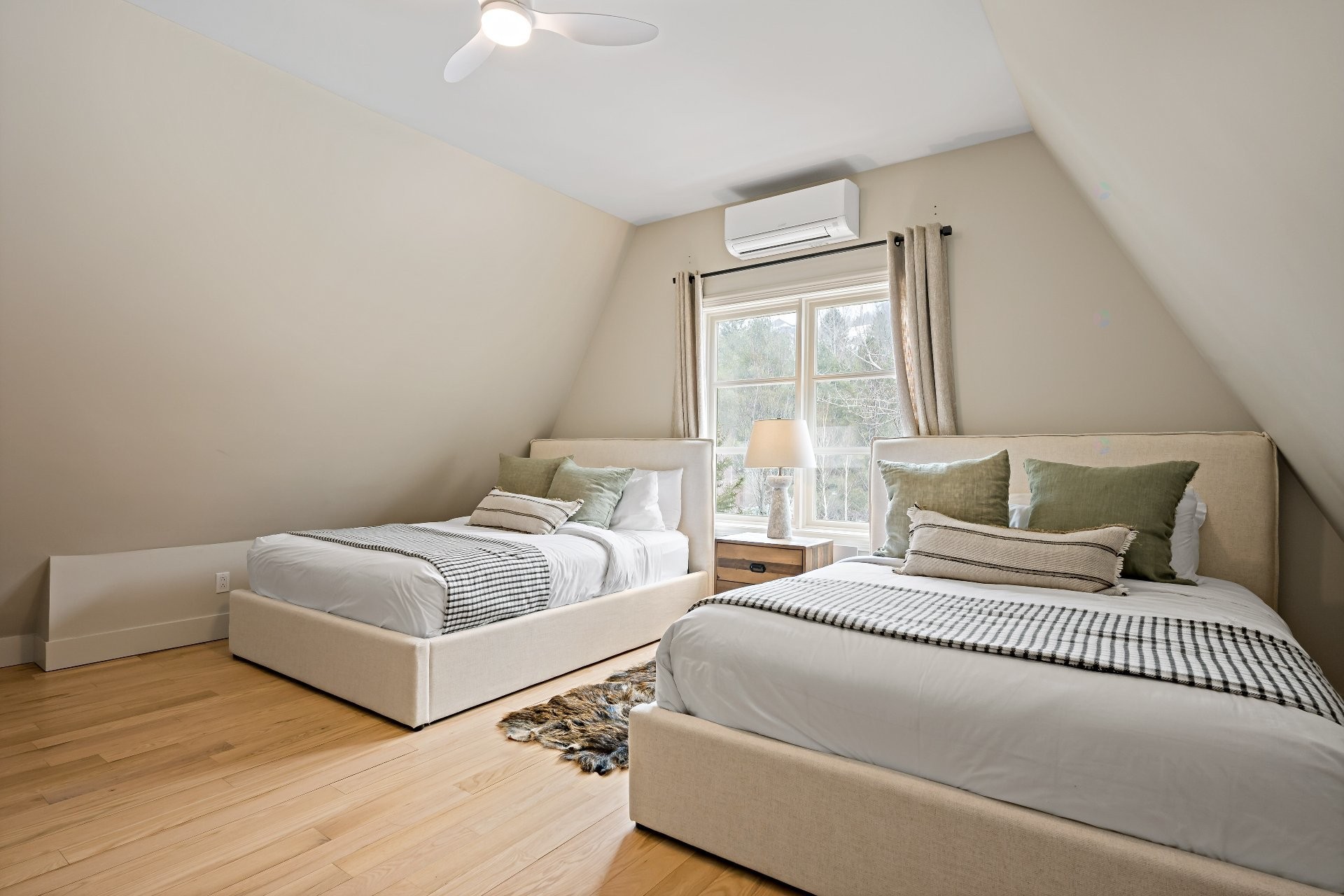 









218


Ch. de la Forêt

, 4,
Mont-Tremblant,




QC
J8E3K8

