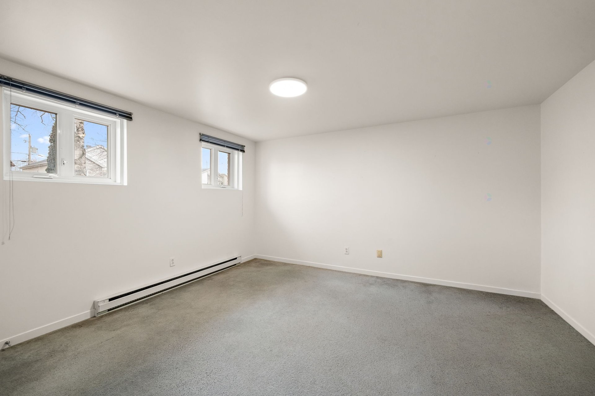 









1440


Rue Colomb

,
Sainte-Catherine,




QC
J5C1S9

