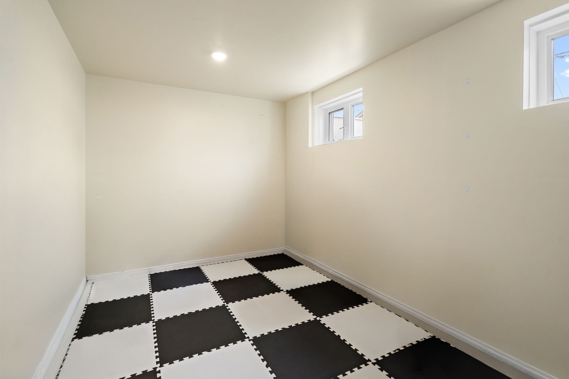 









1440


Rue Colomb

,
Sainte-Catherine,




QC
J5C1S9

