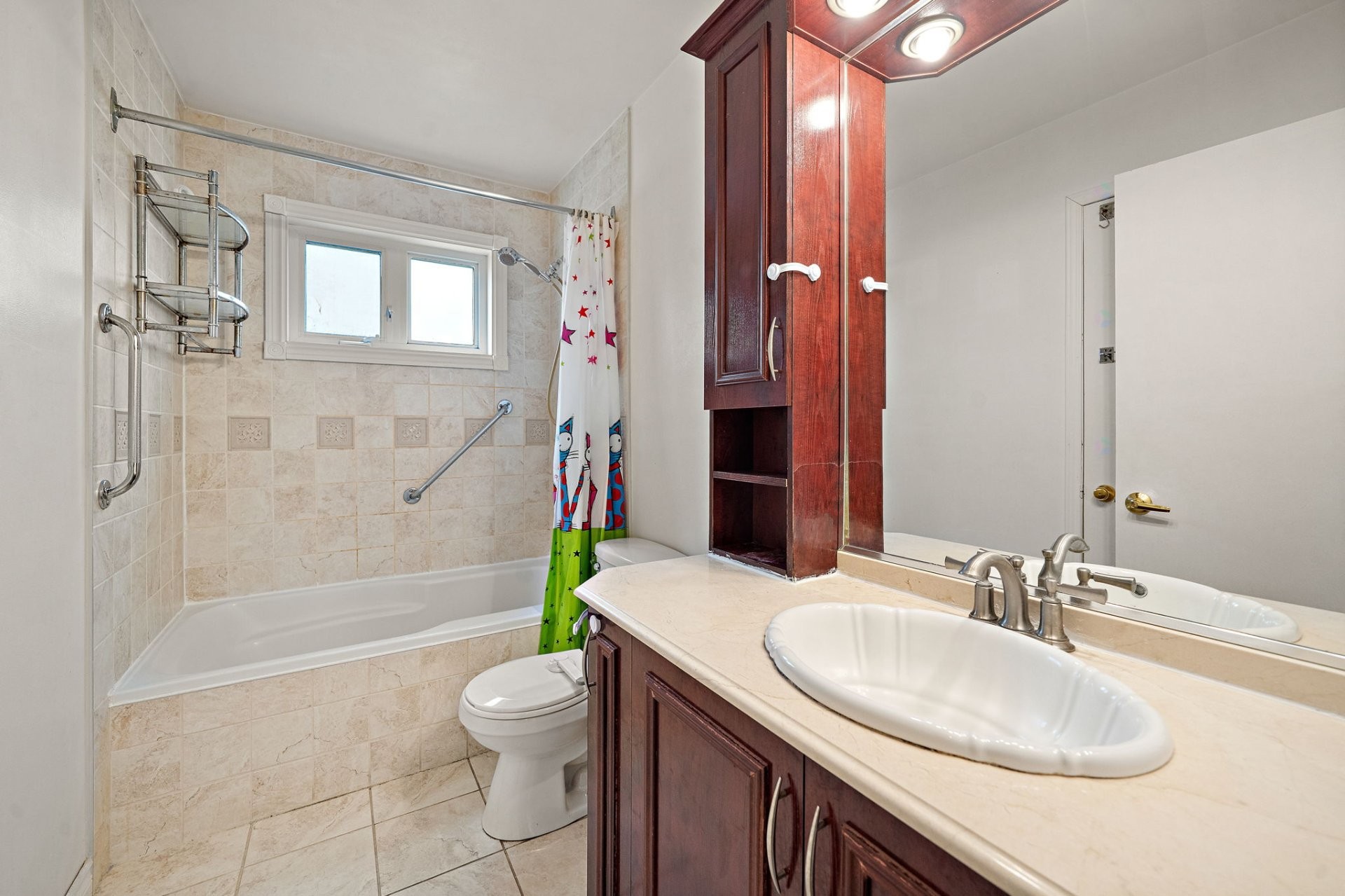 









1440


Rue Colomb

,
Sainte-Catherine,




QC
J5C1S9

