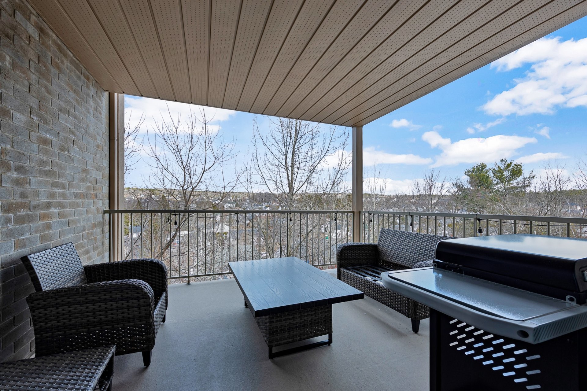 









600


Place du Sommet

, 301,
Saint-Jérôme,




QC
J7Y5L1

