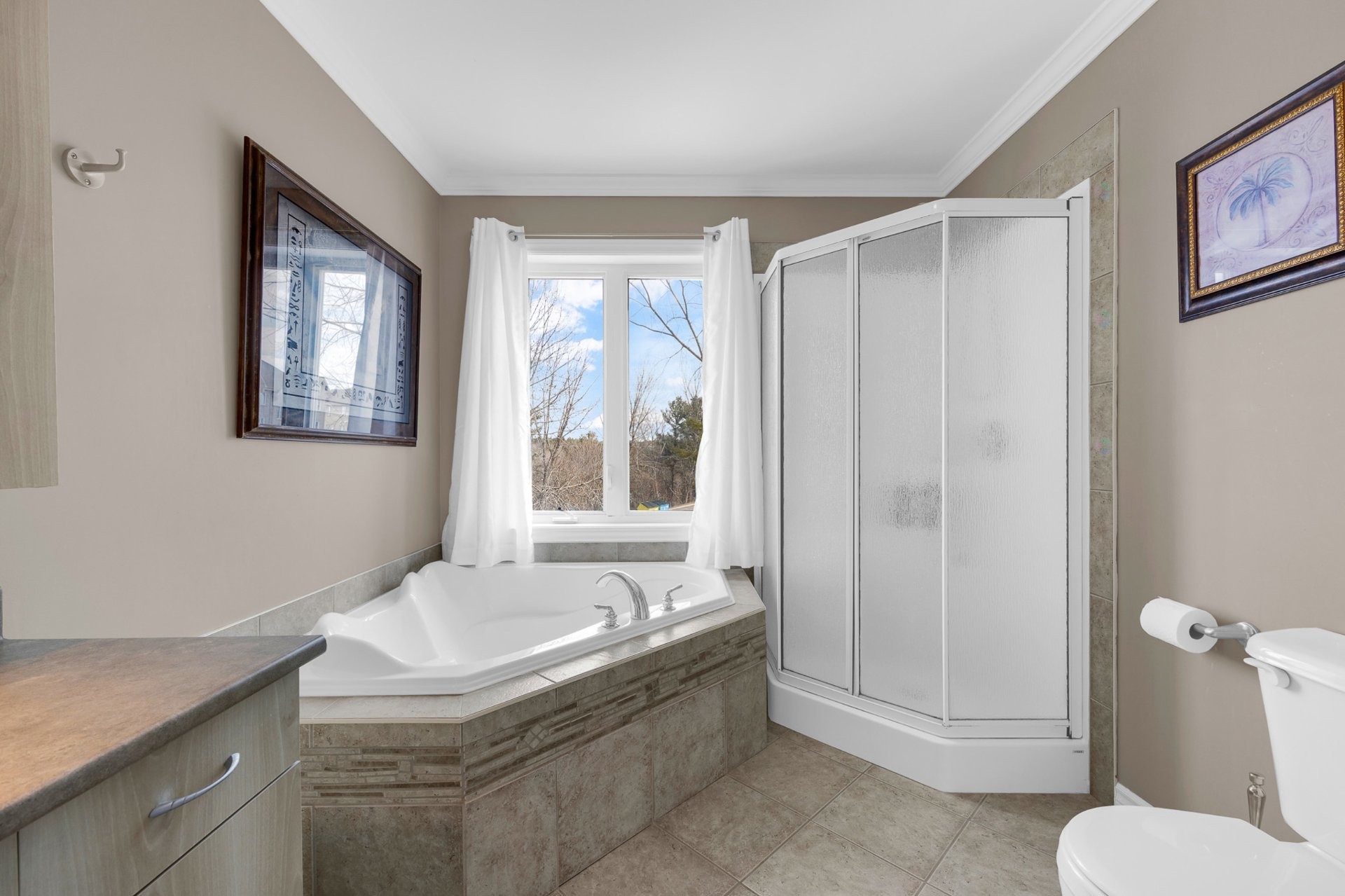 









600


Place du Sommet

, 301,
Saint-Jérôme,




QC
J7Y5L1

