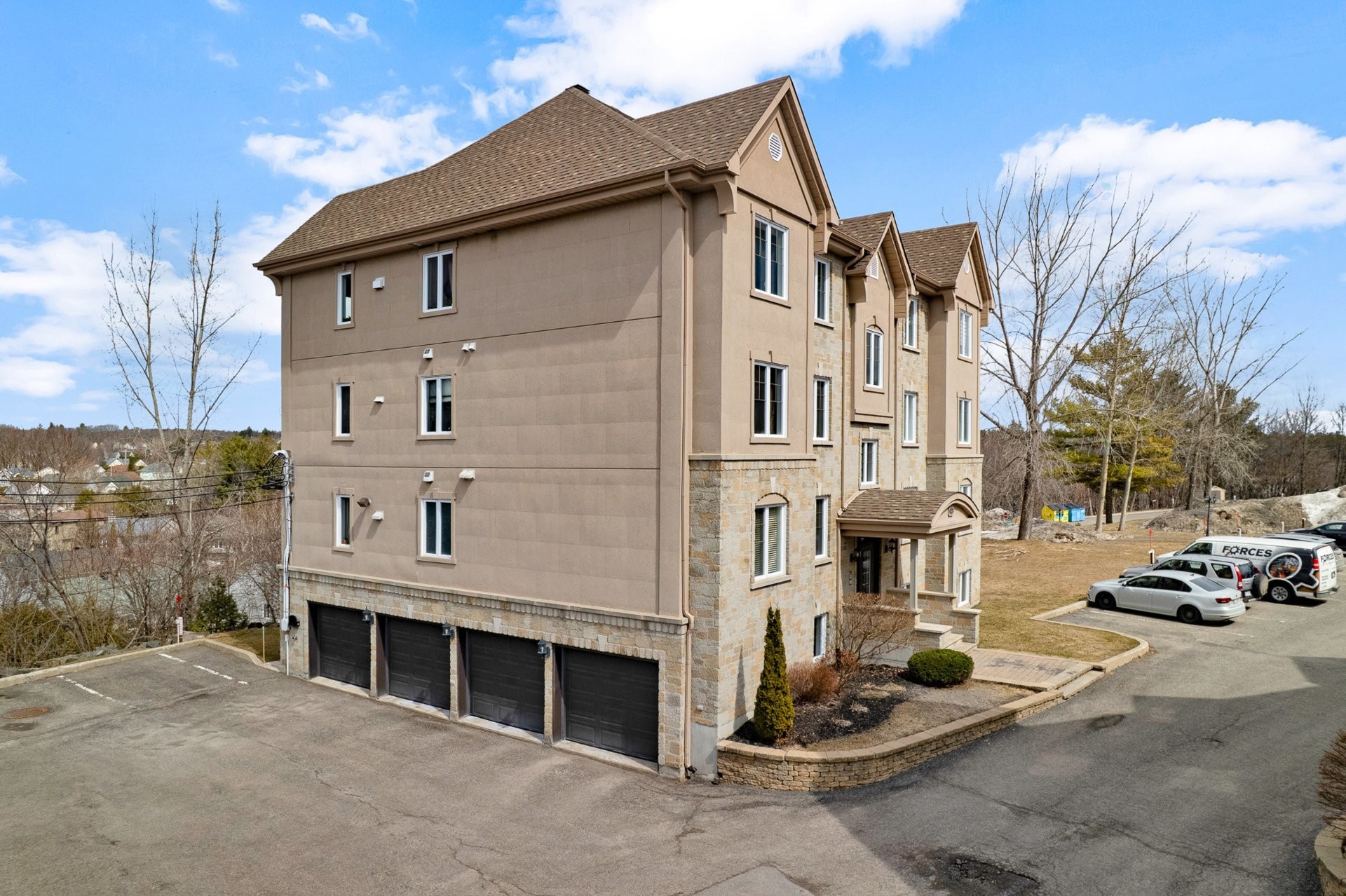 









600


Place du Sommet

, 301,
Saint-Jérôme,




QC
J7Y5L1

