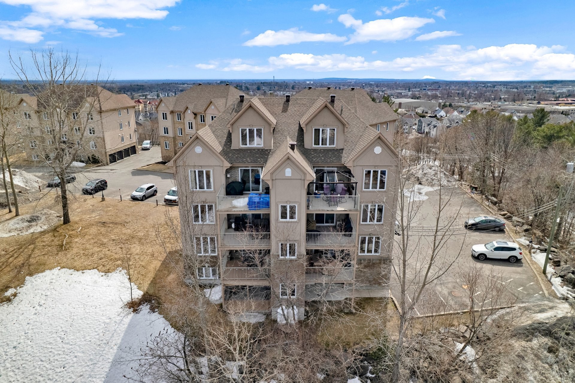 









600


Place du Sommet

, 301,
Saint-Jérôme,




QC
J7Y5L1

