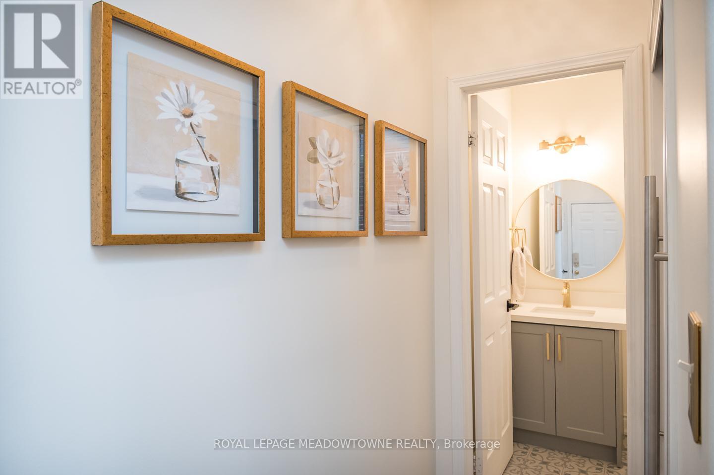 












946 LANCASTER BOULEVARD

,
Milton,




Ontario
L9T6A2

