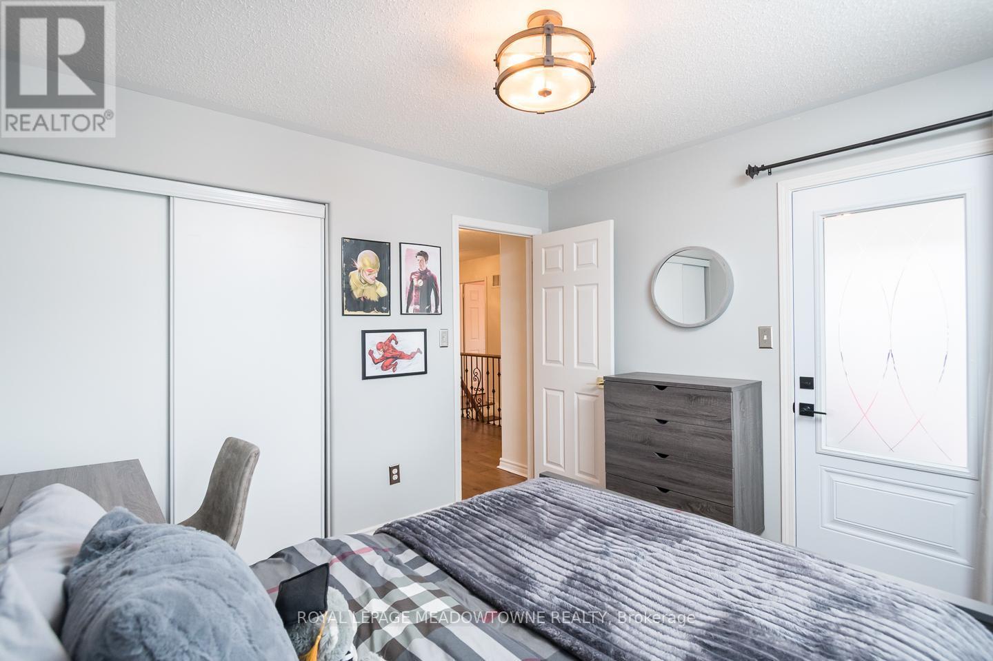 












946 LANCASTER BOULEVARD

,
Milton,




Ontario
L9T6A2

