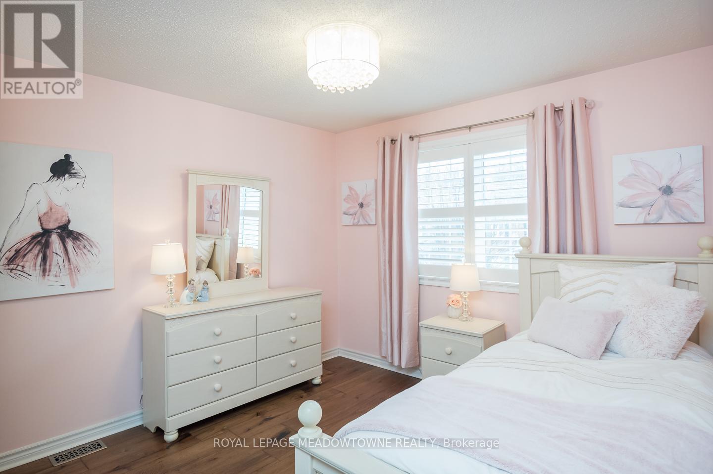 












946 LANCASTER BOULEVARD

,
Milton,




Ontario
L9T6A2

