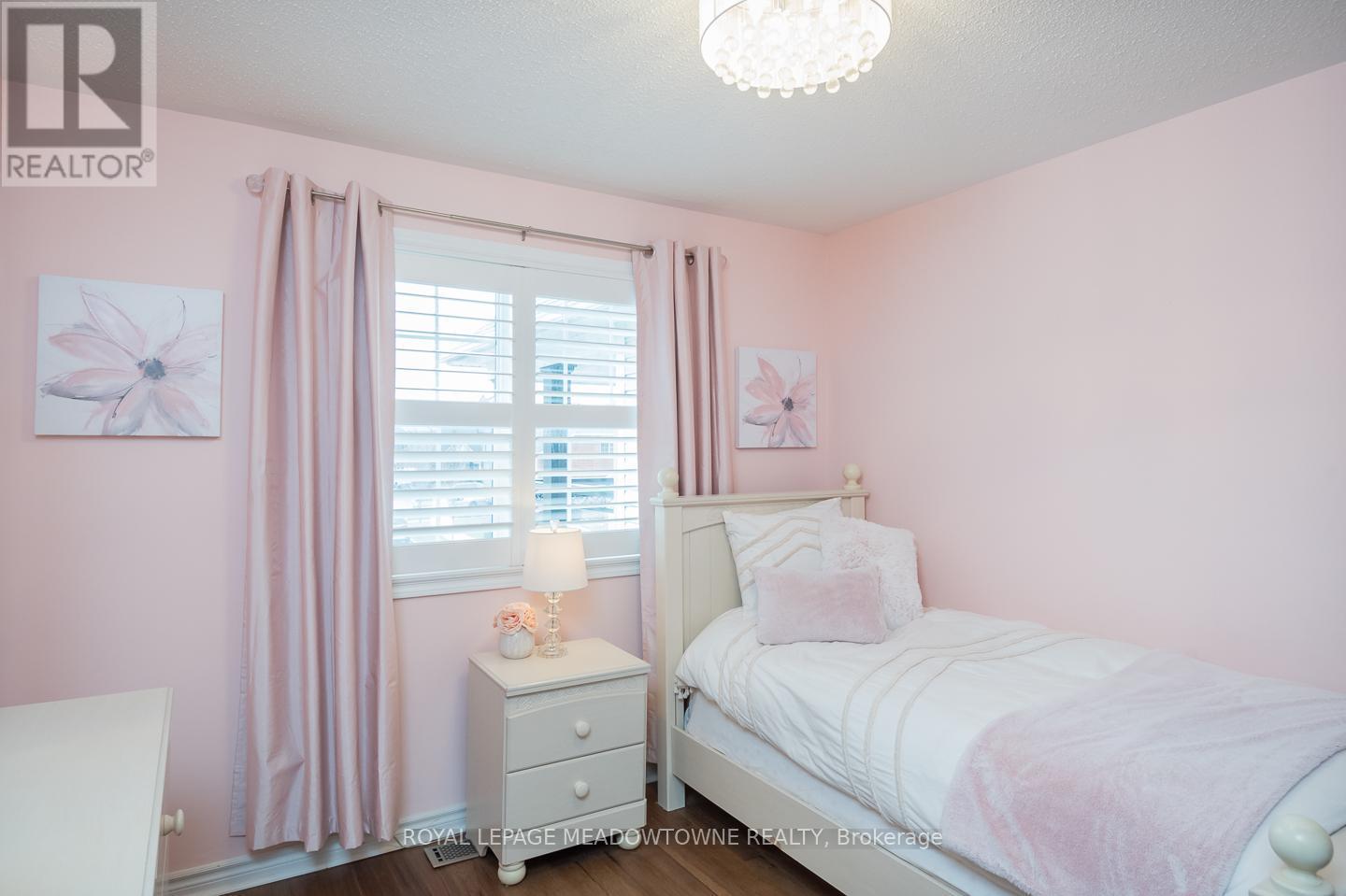 












946 LANCASTER BOULEVARD

,
Milton,




Ontario
L9T6A2

