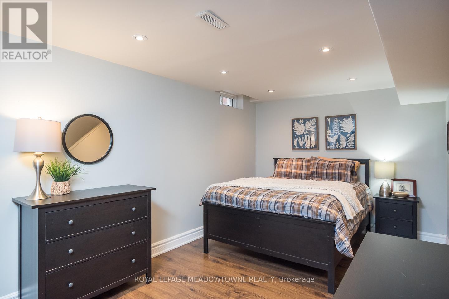 












946 LANCASTER BOULEVARD

,
Milton,




Ontario
L9T6A2

