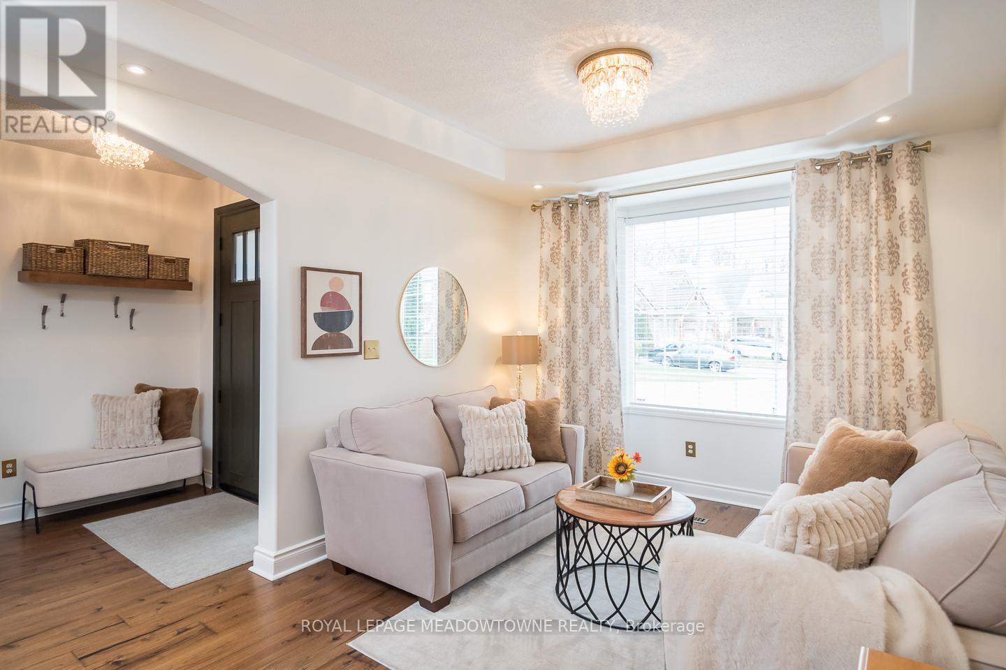 












946 LANCASTER BOULEVARD

,
Milton,




Ontario
L9T6A2

