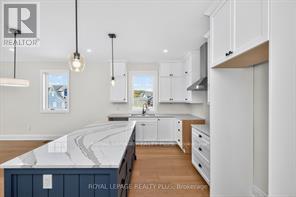 












10 MAGAZINE STREET

,
Penetanguishene,




Ontario
L9M0W6


