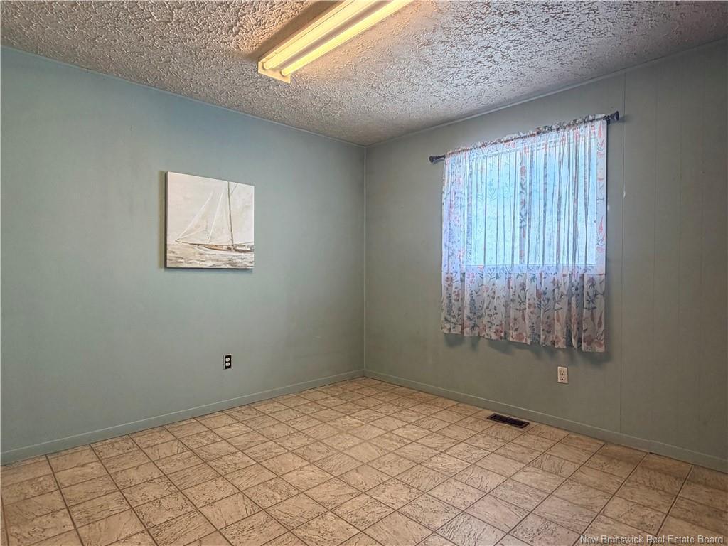 









6585


Route 11

,
Clifton,




NB
E2A 5L7

