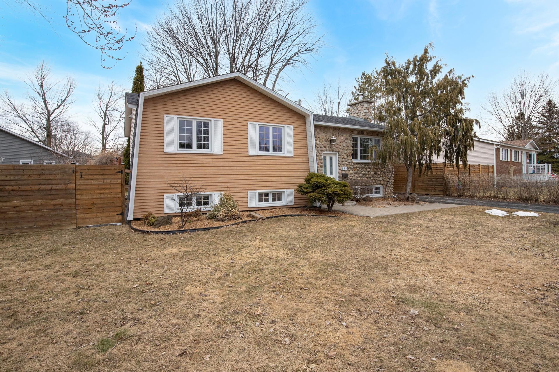 









855


Rue Beauchemin

,
Beloeil,




QC
J3G2Z8

