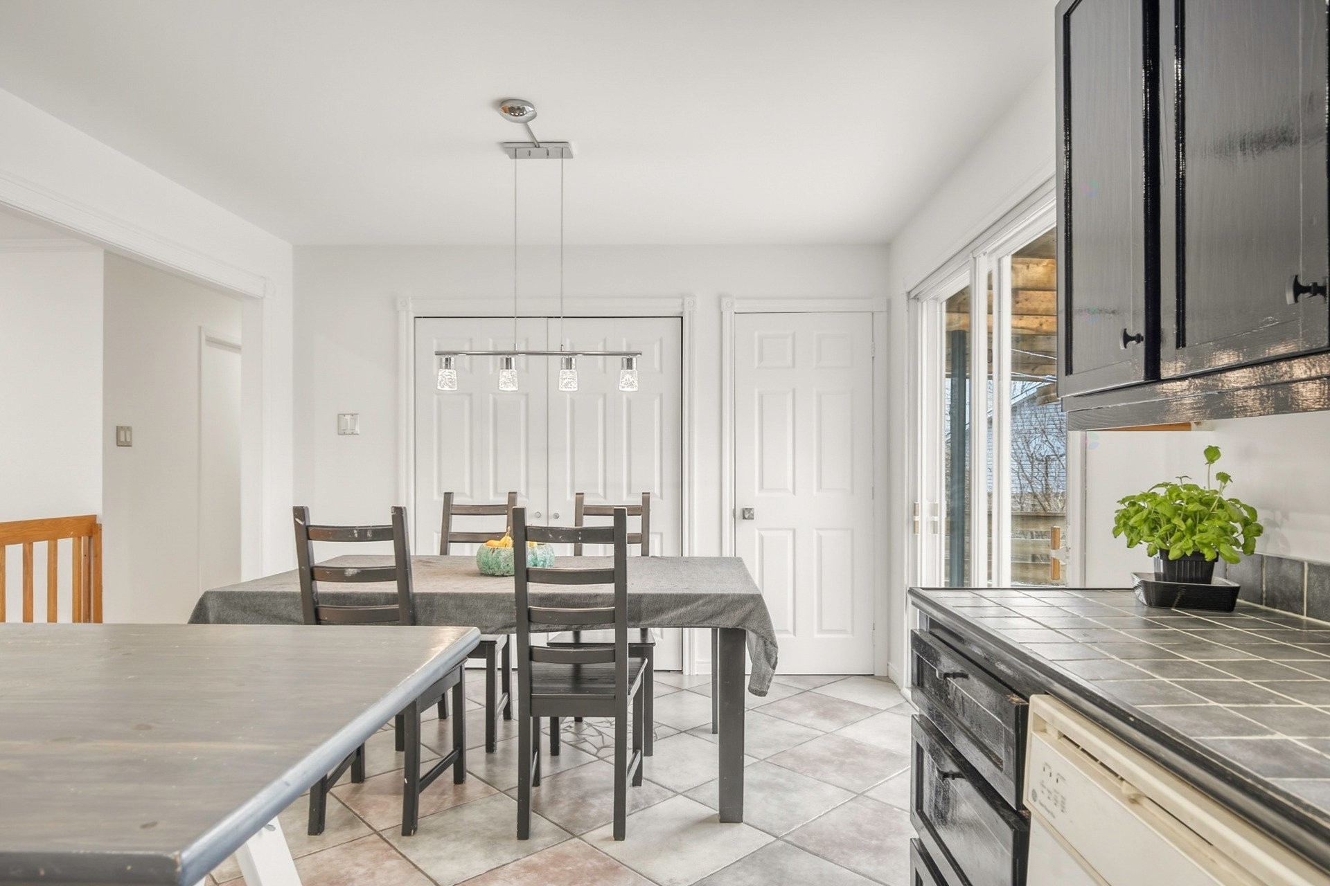 









855


Rue Beauchemin

,
Beloeil,




QC
J3G2Z8

