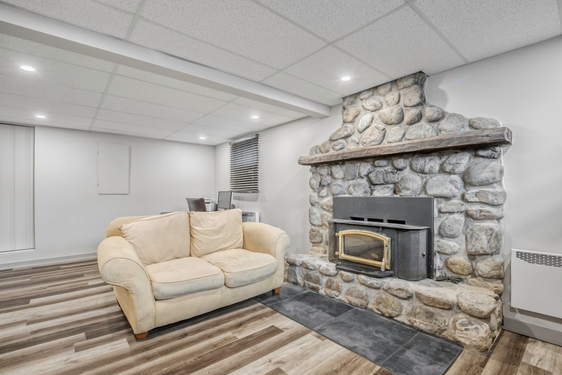 









855


Rue Beauchemin

,
Beloeil,




QC
J3G2Z8

