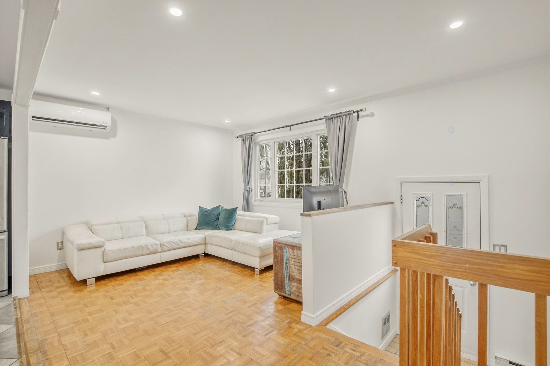 









855


Rue Beauchemin

,
Beloeil,




QC
J3G2Z8

