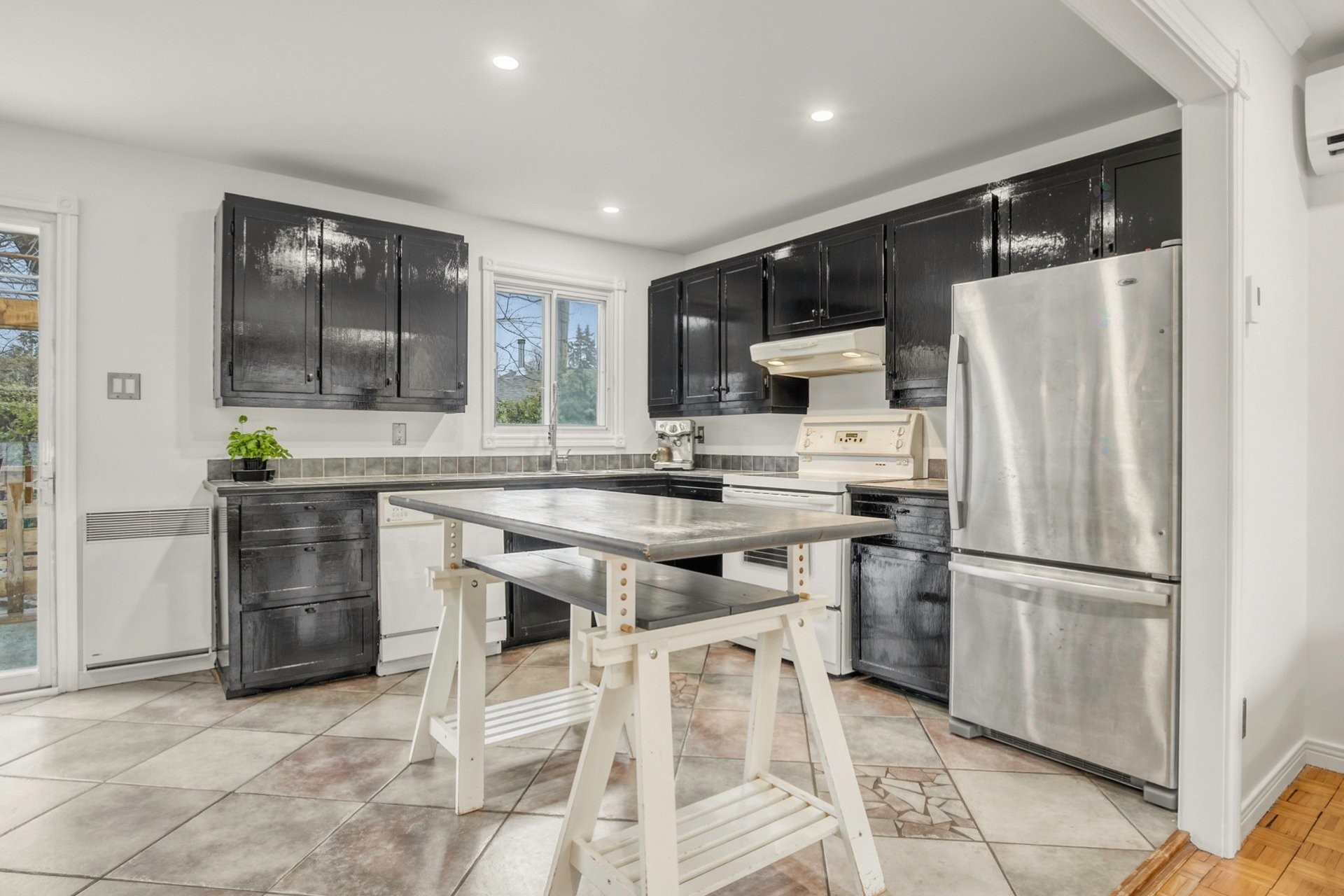 









855


Rue Beauchemin

,
Beloeil,




QC
J3G2Z8

