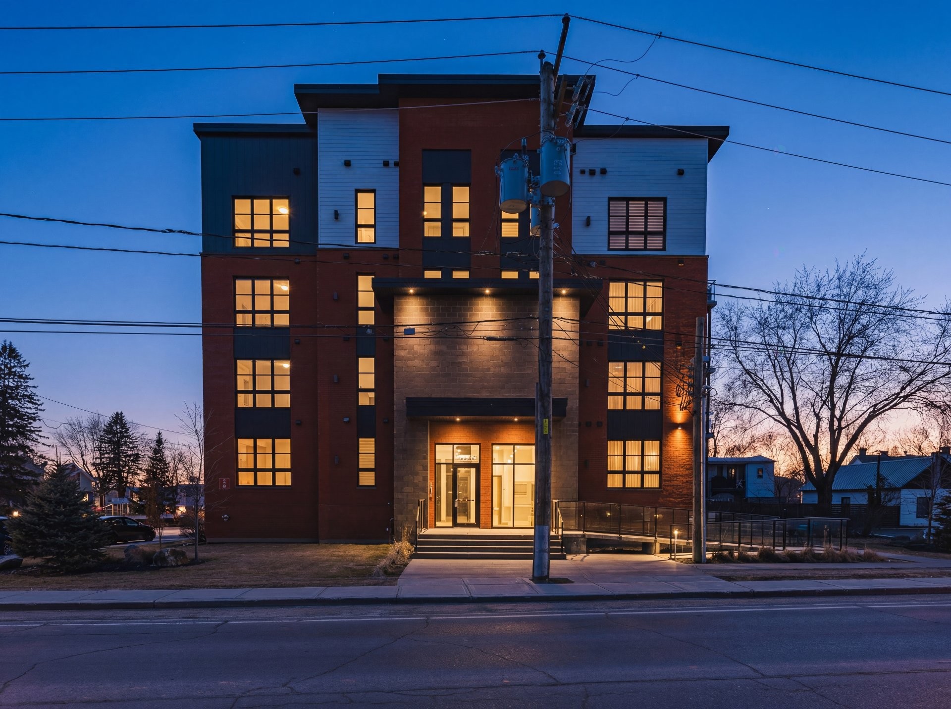 









653


Boul. de l'Ange-Gardien

, 201,
L'Assomption,




QC
J5W1T1

