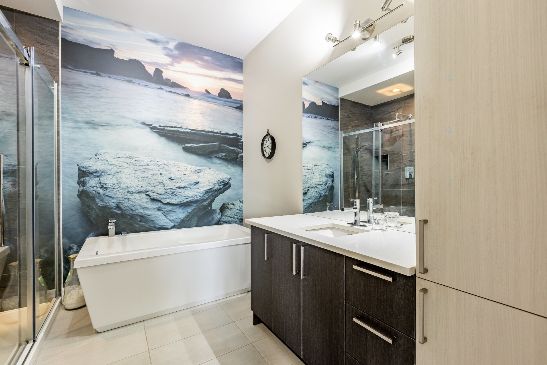 









653


Boul. de l'Ange-Gardien

, 201,
L'Assomption,




QC
J5W1T1

